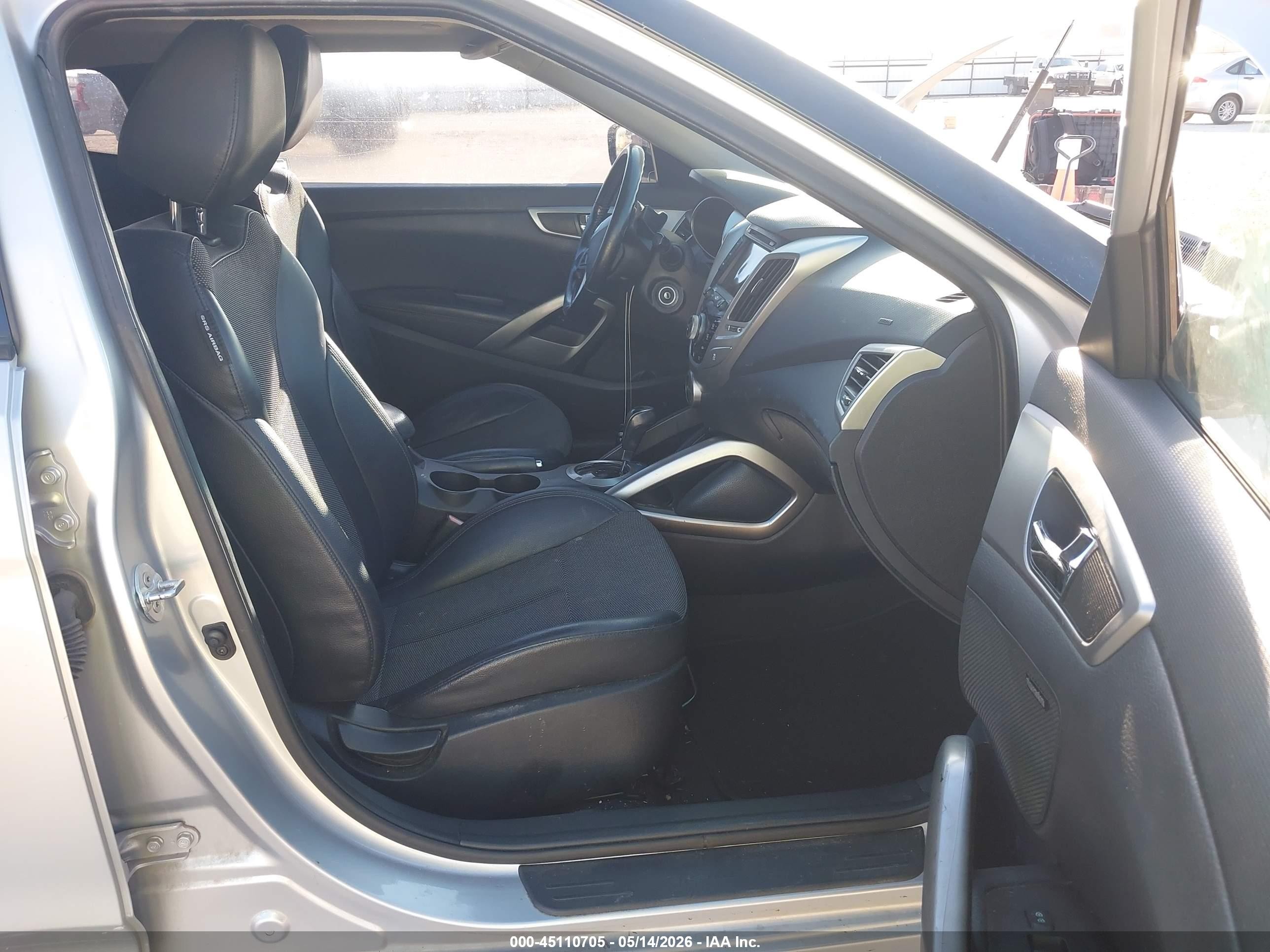 2013 Hyundai Veloster Base W/black Silver vin: KMHTC6AD4DU152494