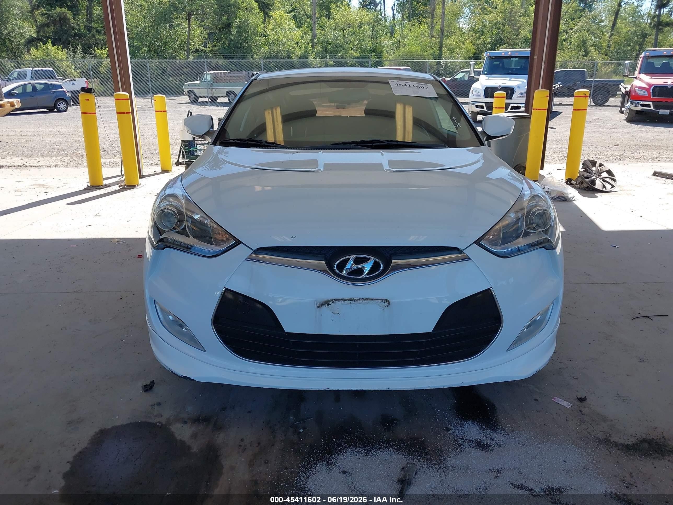 2013 Hyundai Veloster Mix White vin: KMHTC6AD4DU153547
