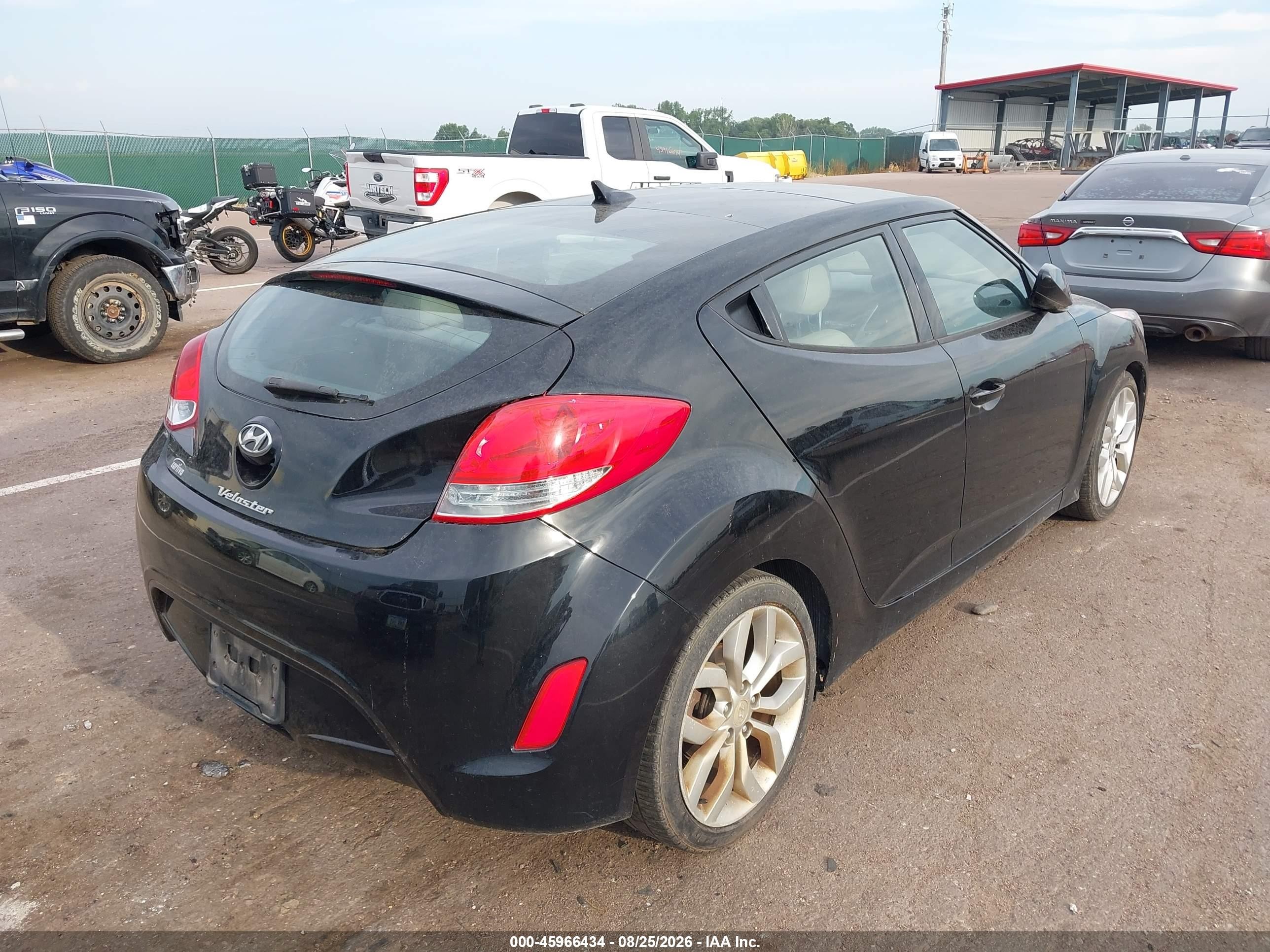 2013 Hyundai Veloster Base W/gray Black vin: KMHTC6AD4DU165150