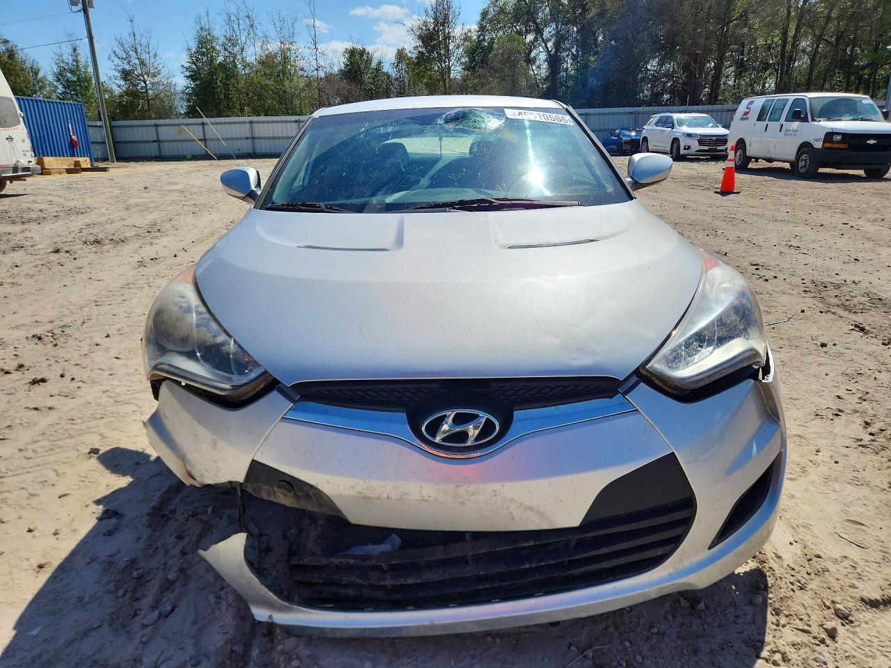 2013 Hyundai Veloster Base Silver vin: KMHTC6AD4DU167934