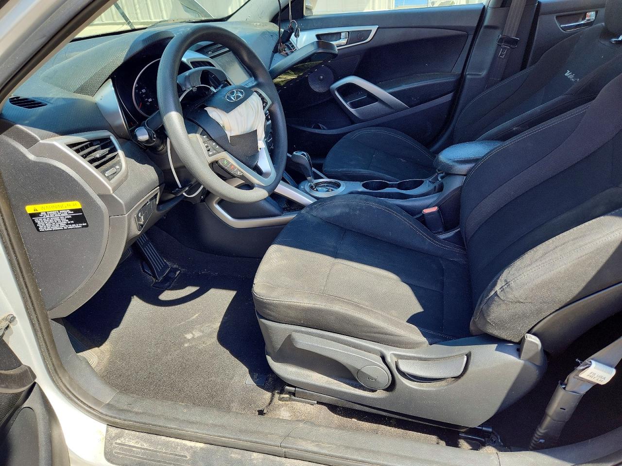 2013 Hyundai Veloster Base Silver vin: KMHTC6AD4DU167934