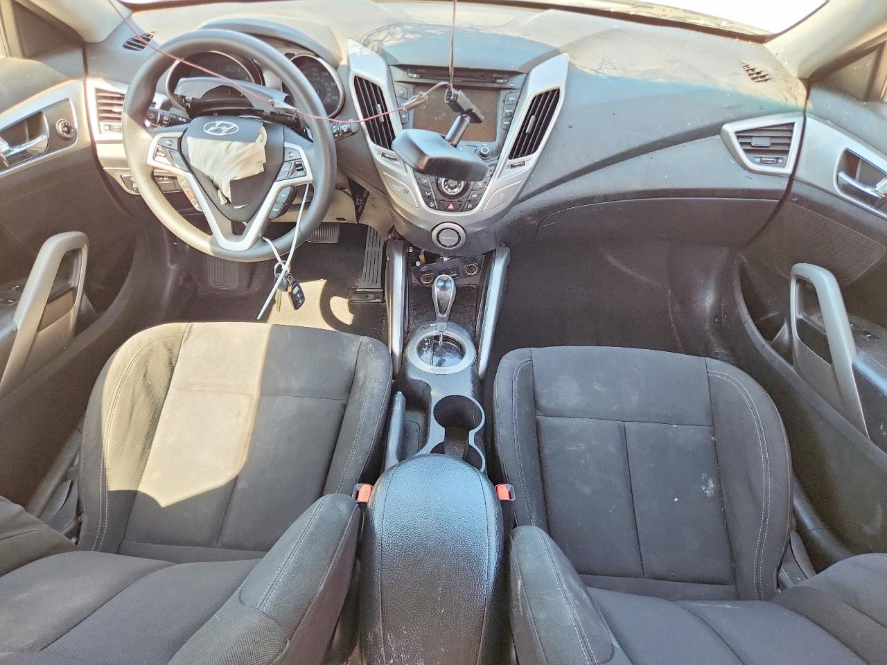 2013 Hyundai Veloster Base Silver vin: KMHTC6AD4DU167934