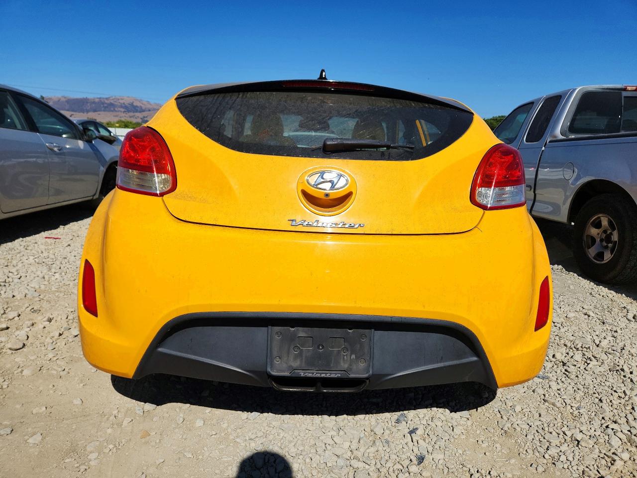 2014 Hyundai Veloster Base Желтый vin: KMHTC6AD4EU186856