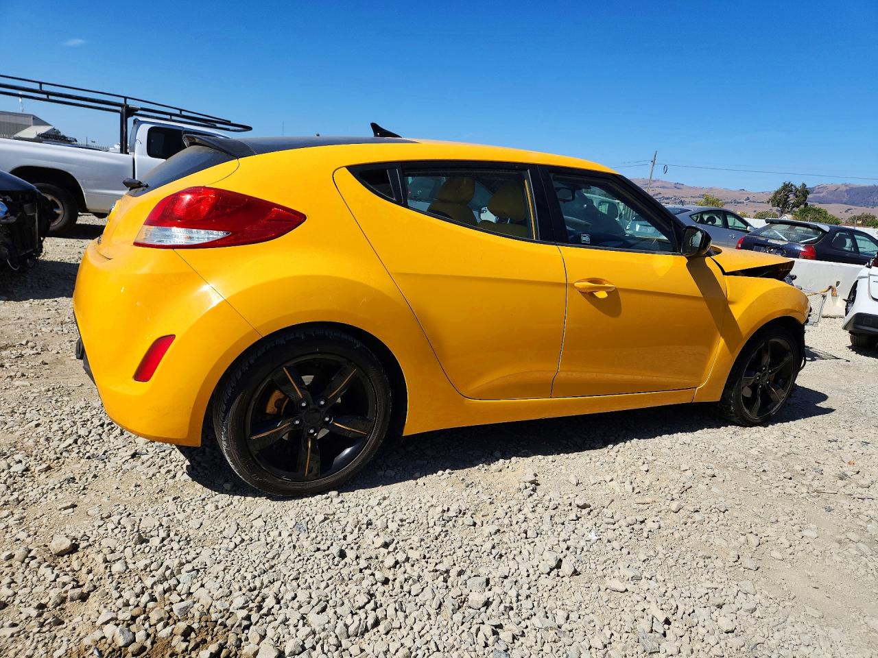 2014 Hyundai Veloster Base Желтый vin: KMHTC6AD4EU186856