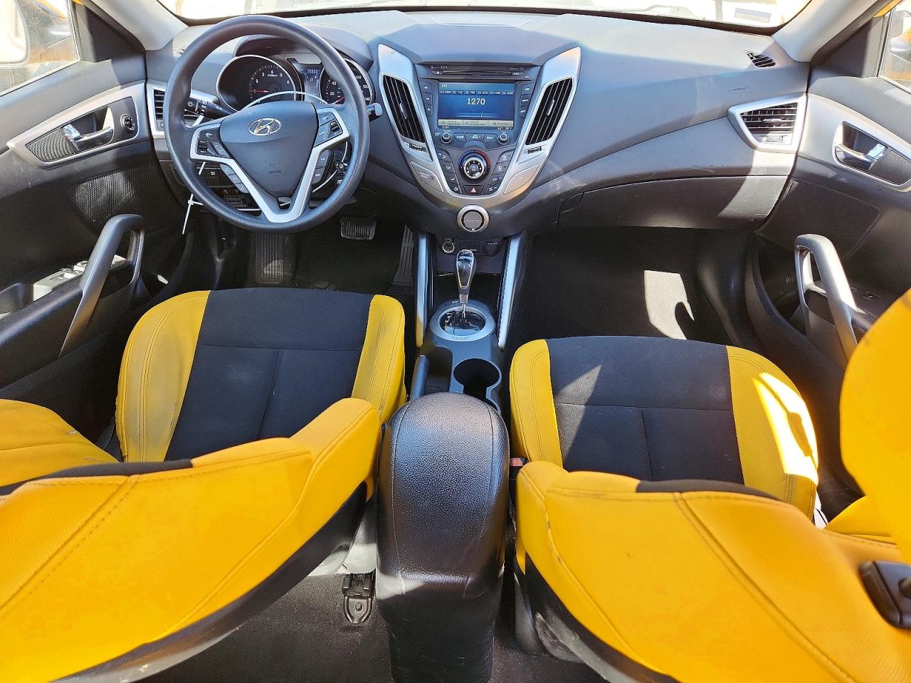2014 Hyundai Veloster Base Желтый vin: KMHTC6AD4EU186856
