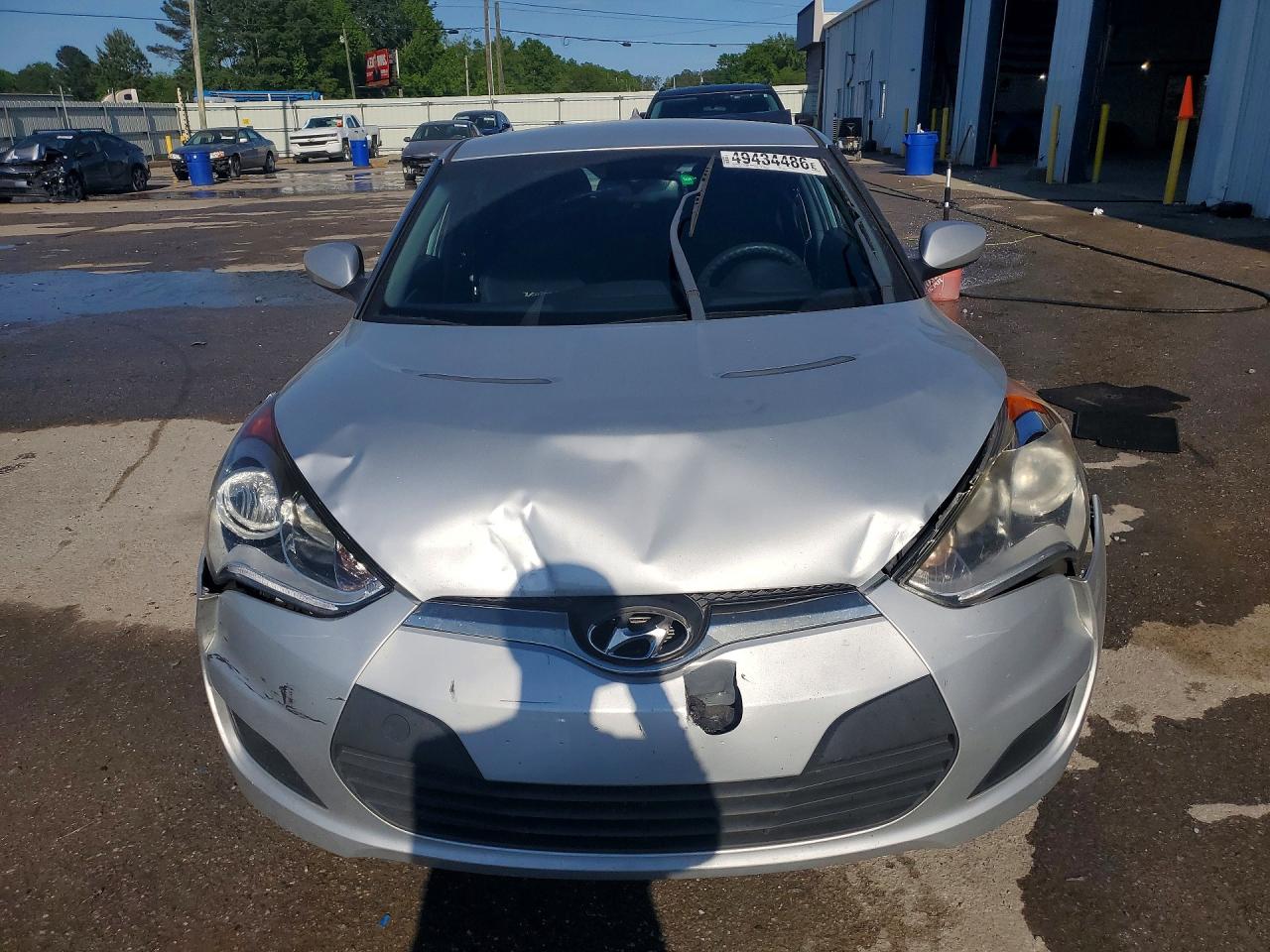 2014 Hyundai Veloster Base Silver vin: KMHTC6AD4EU209469