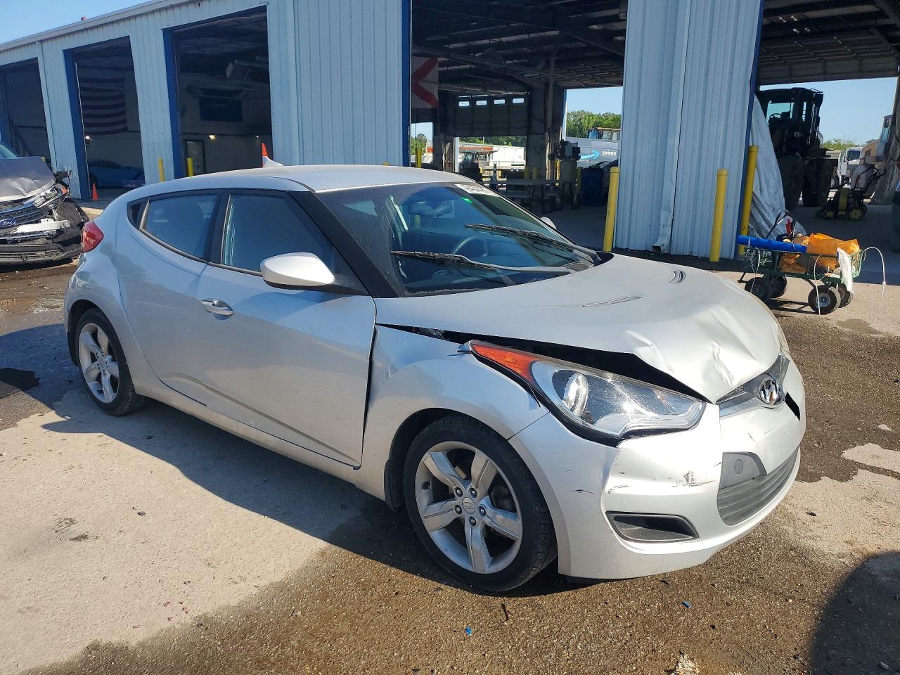 2014 Hyundai Veloster Base Silver vin: KMHTC6AD4EU209469