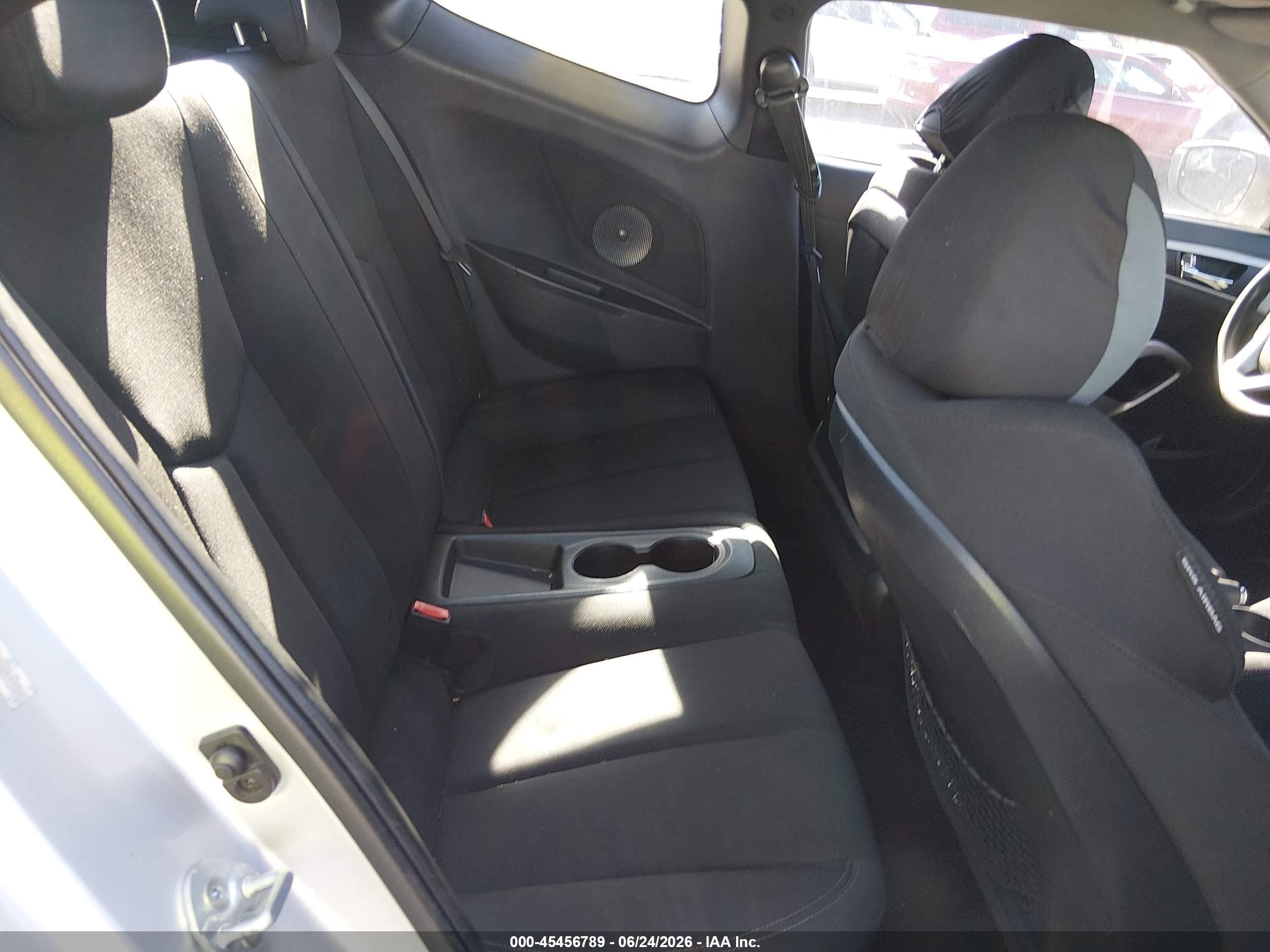 2014 Hyundai Veloster Base W/black Silver vin: KMHTC6AD4EU211755