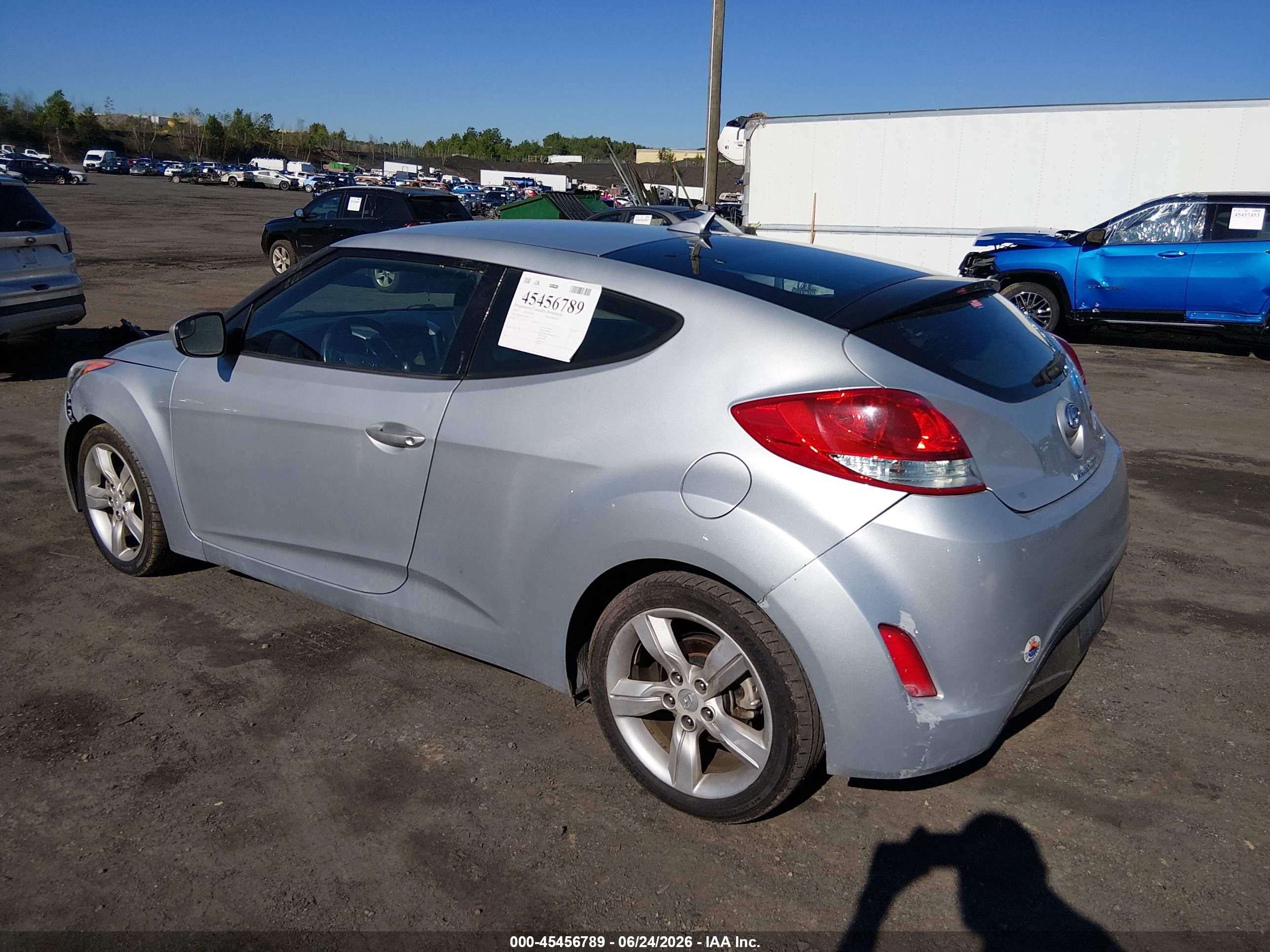 2014 Hyundai Veloster Base W/black Silver vin: KMHTC6AD4EU211755