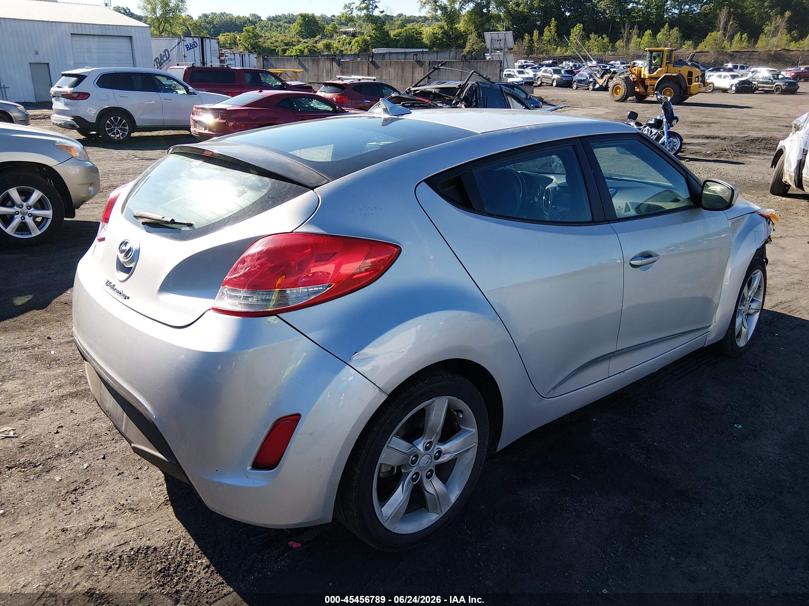 2014 Hyundai Veloster Base W/black Silver vin: KMHTC6AD4EU211755