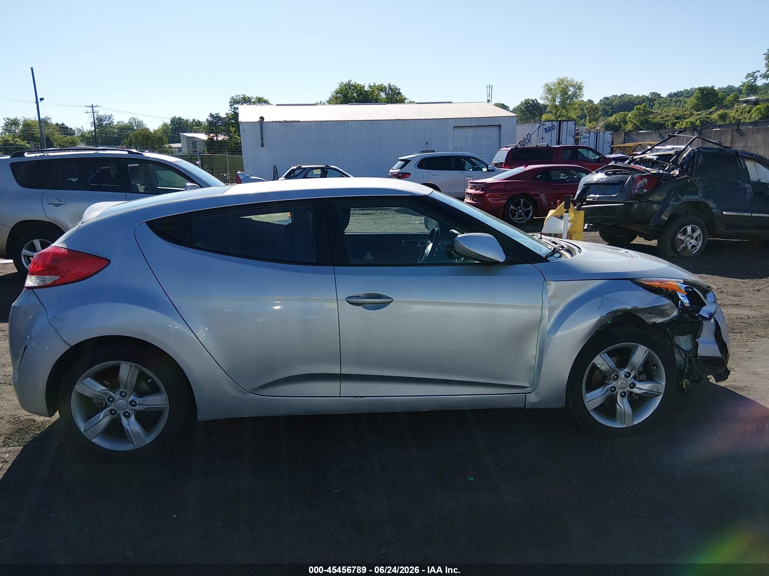 2014 Hyundai Veloster Base W/black Silver vin: KMHTC6AD4EU211755