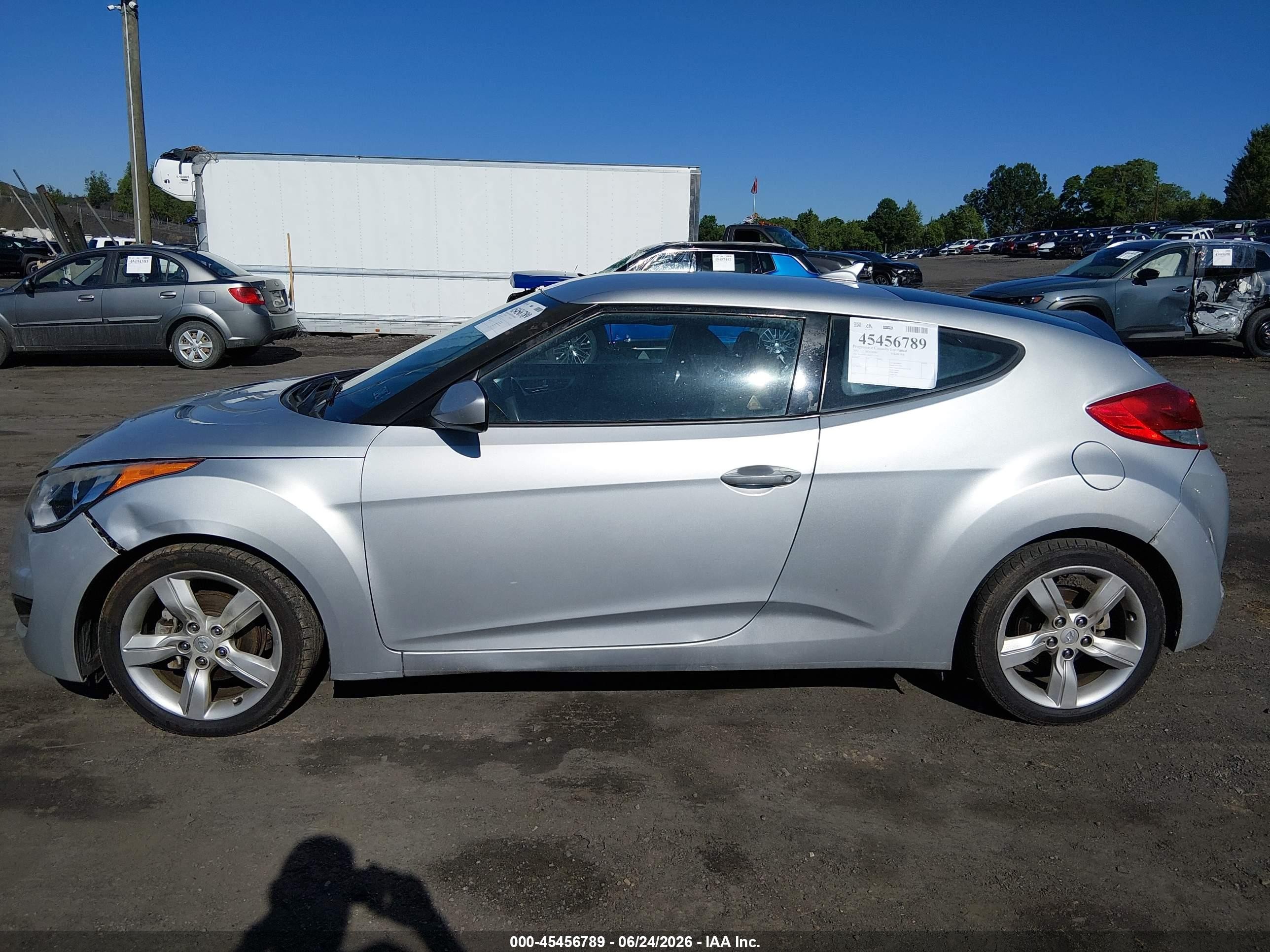 2014 Hyundai Veloster Base W/black Silver vin: KMHTC6AD4EU211755