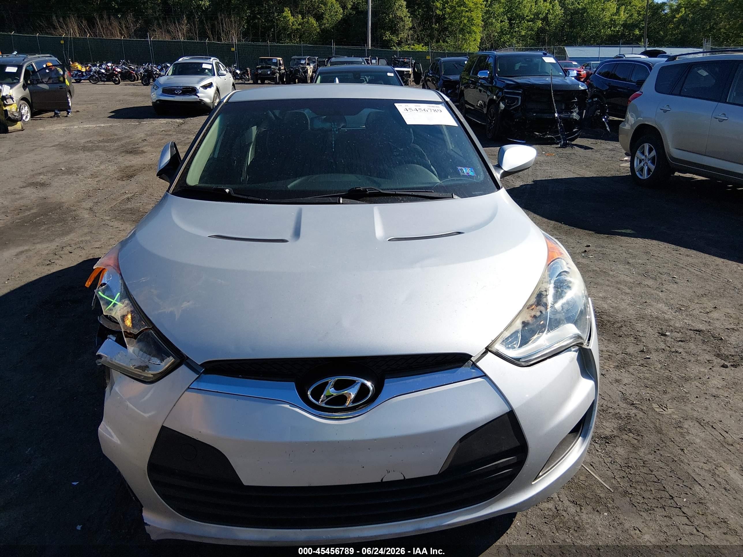 2014 Hyundai Veloster Base W/black Silver vin: KMHTC6AD4EU211755