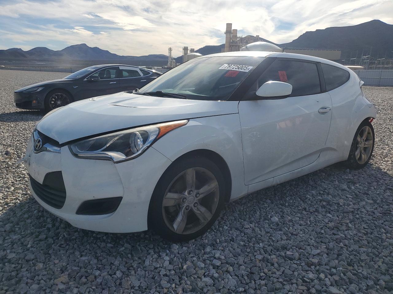 2014 Hyundai Veloster Base White vin: KMHTC6AD4EU216549