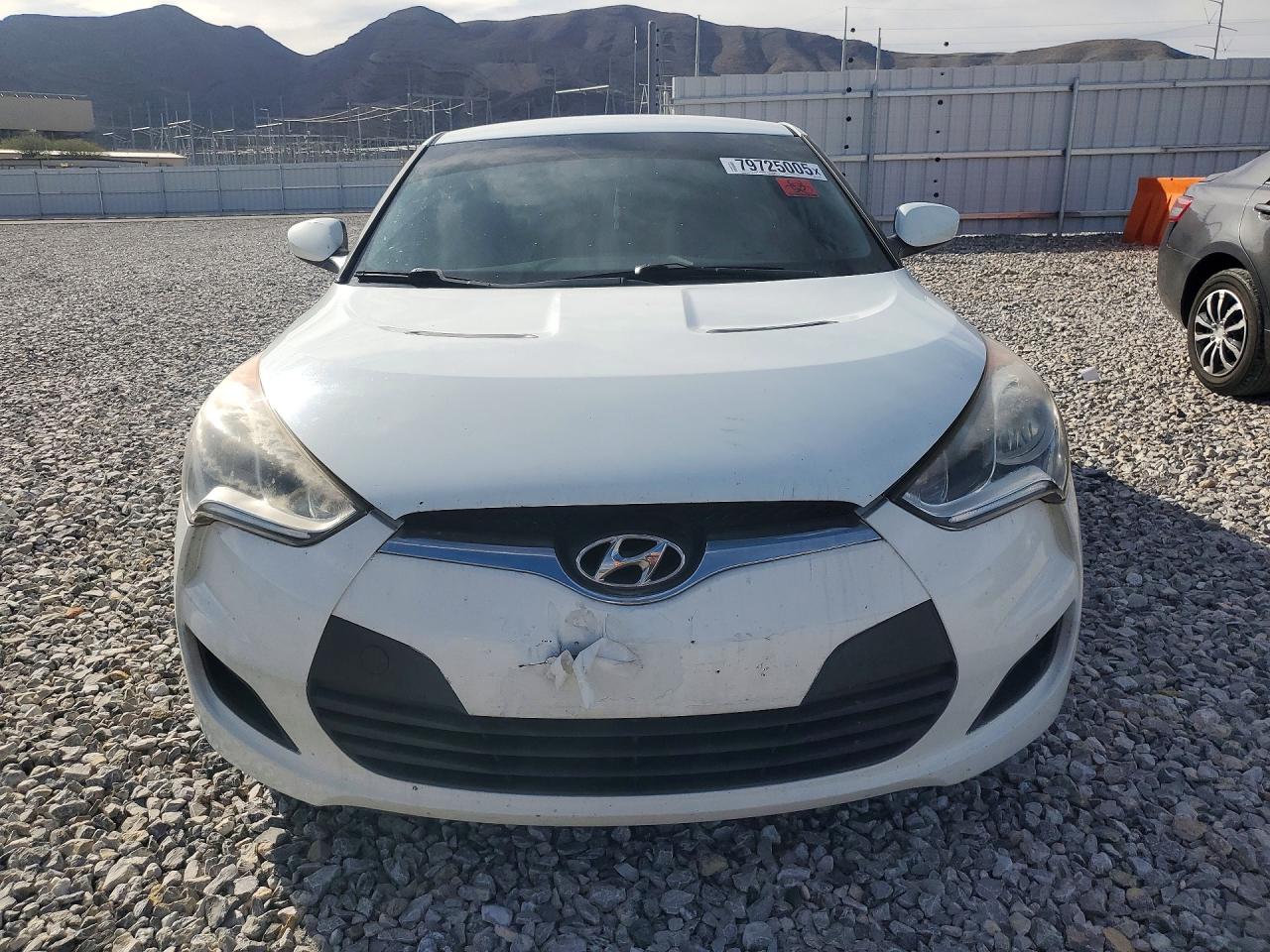 2014 Hyundai Veloster Base White vin: KMHTC6AD4EU216549
