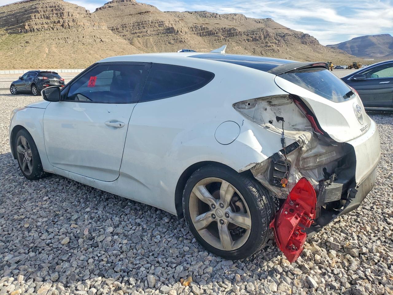 2014 Hyundai Veloster Base White vin: KMHTC6AD4EU216549
