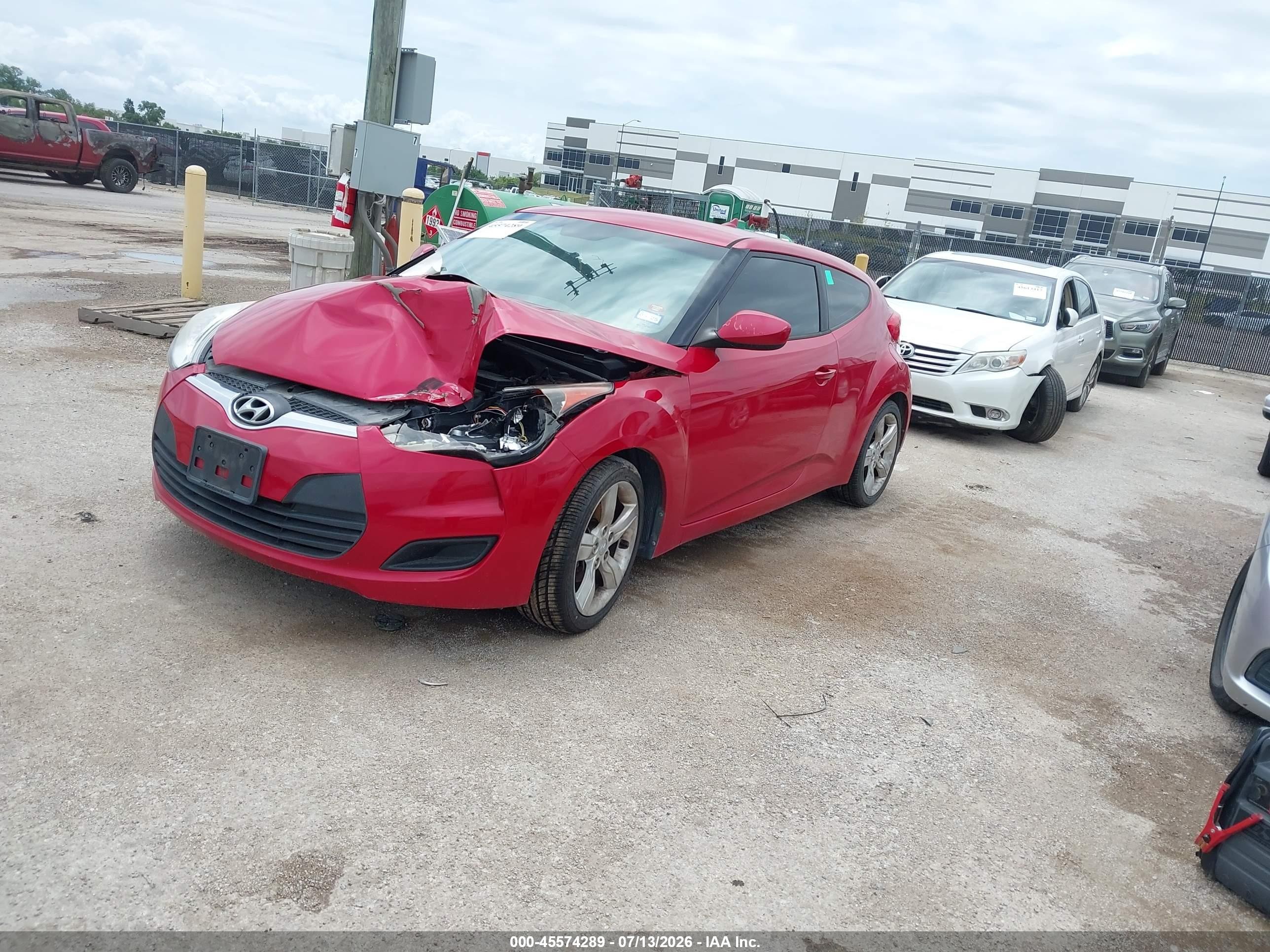 2015 Hyundai Veloster   Red vin: KMHTC6AD4FU228203