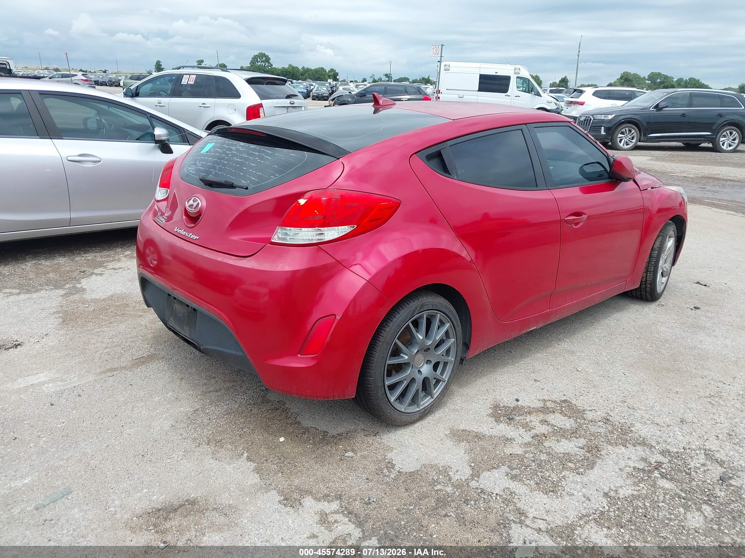 2015 Hyundai Veloster   Red vin: KMHTC6AD4FU228203