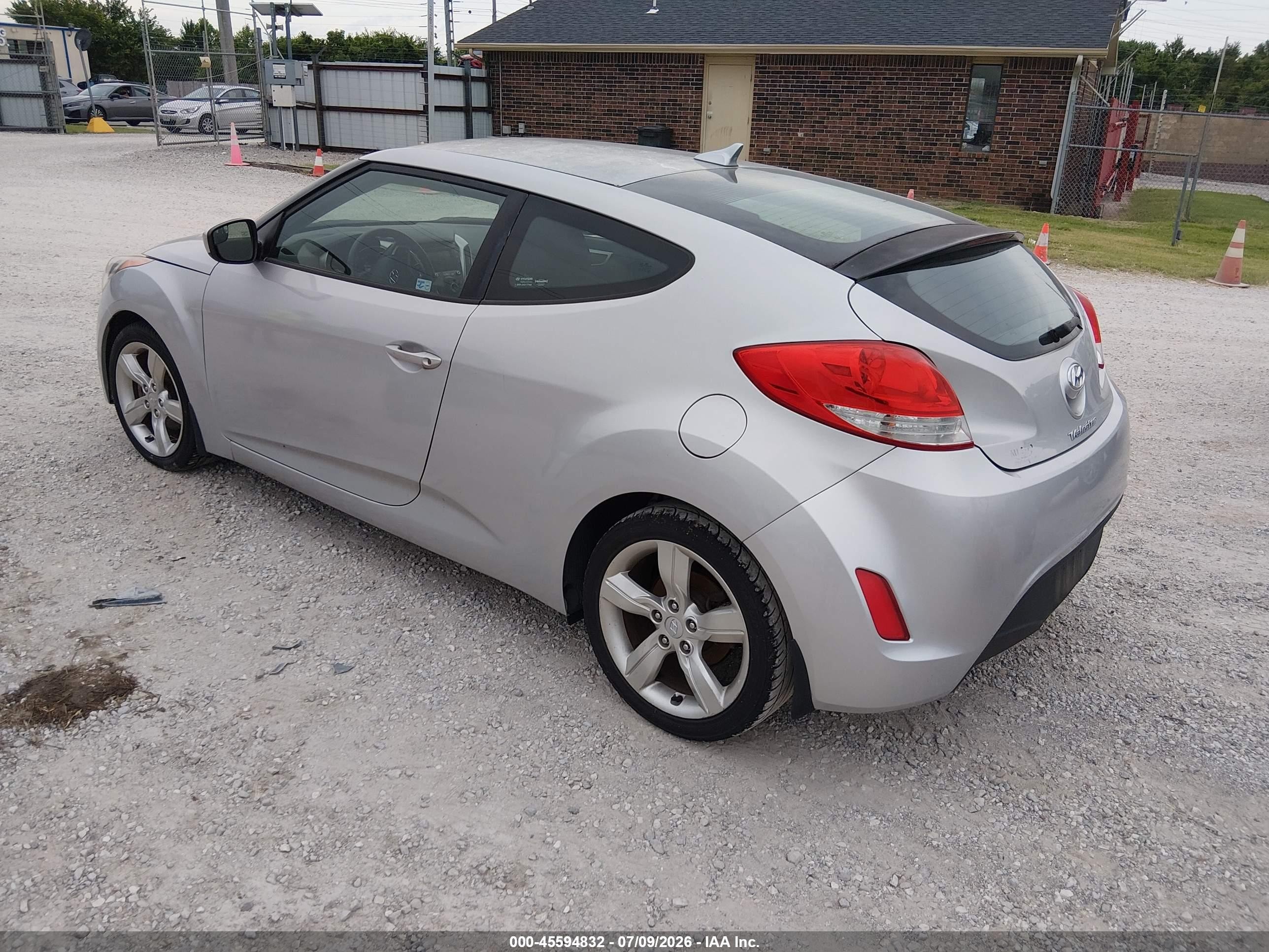 2015 Hyundai Veloster   Silver vin: KMHTC6AD4FU242957