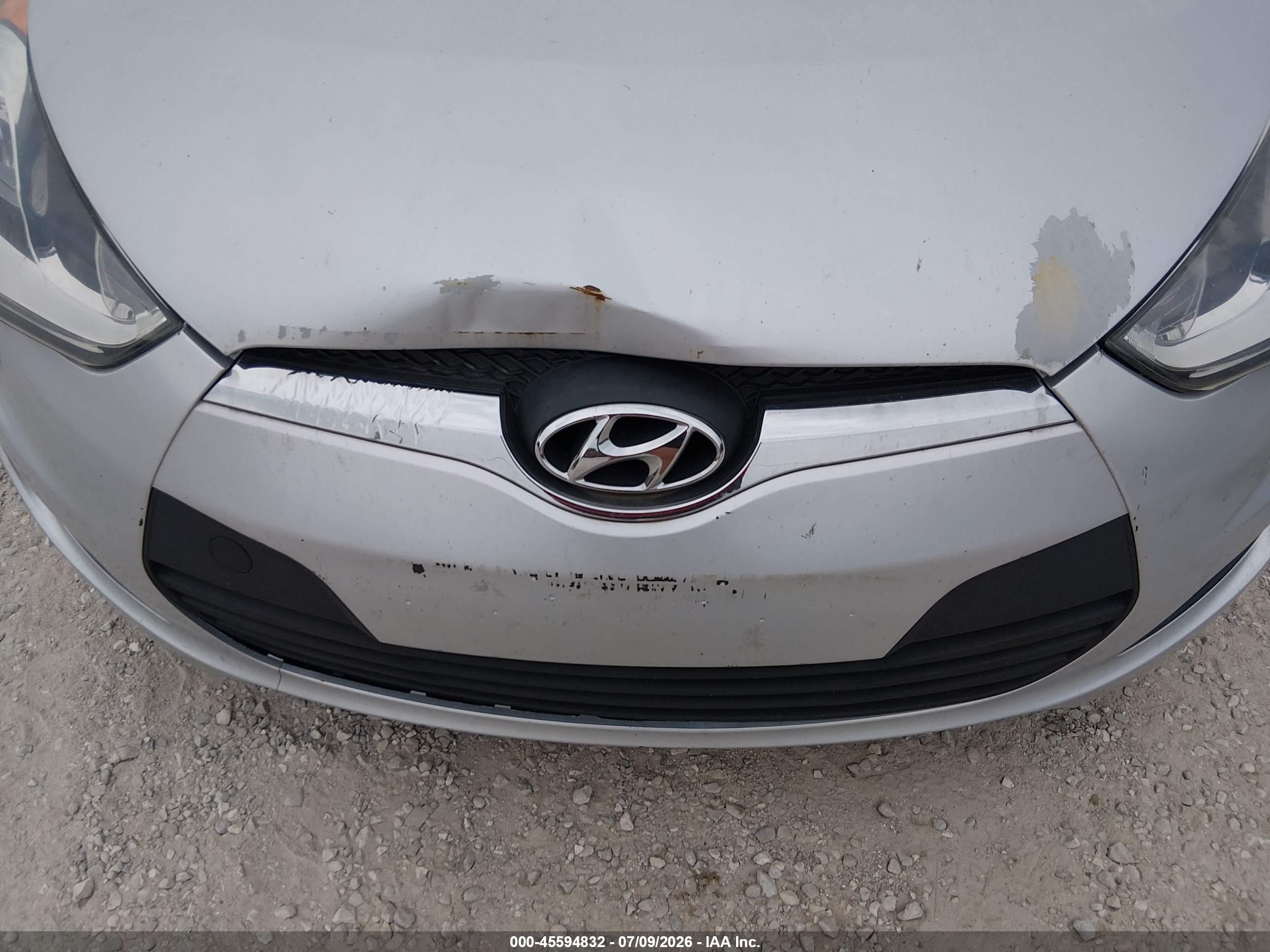 2015 Hyundai Veloster   Silver vin: KMHTC6AD4FU242957