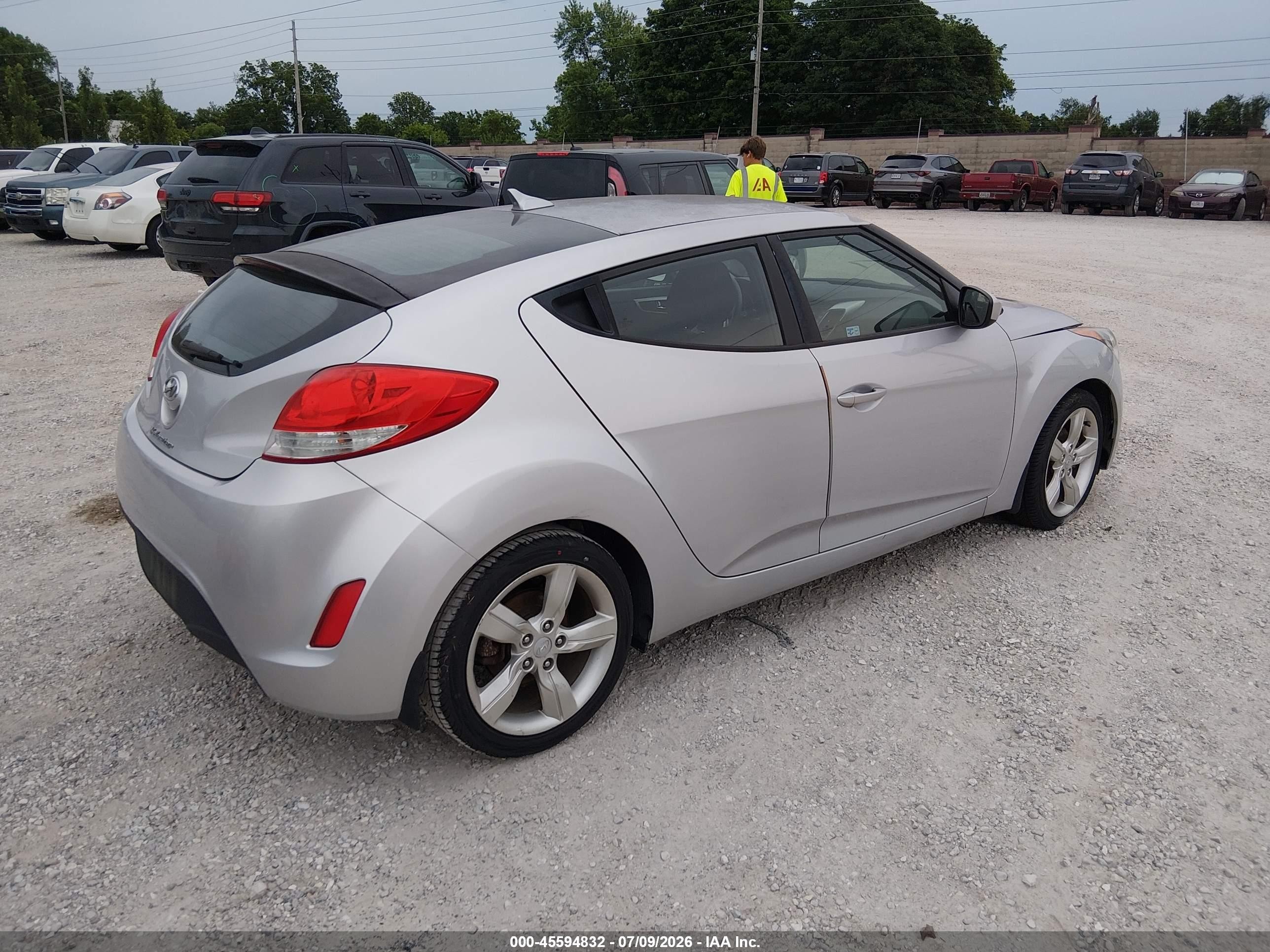 2015 Hyundai Veloster   Silver vin: KMHTC6AD4FU242957