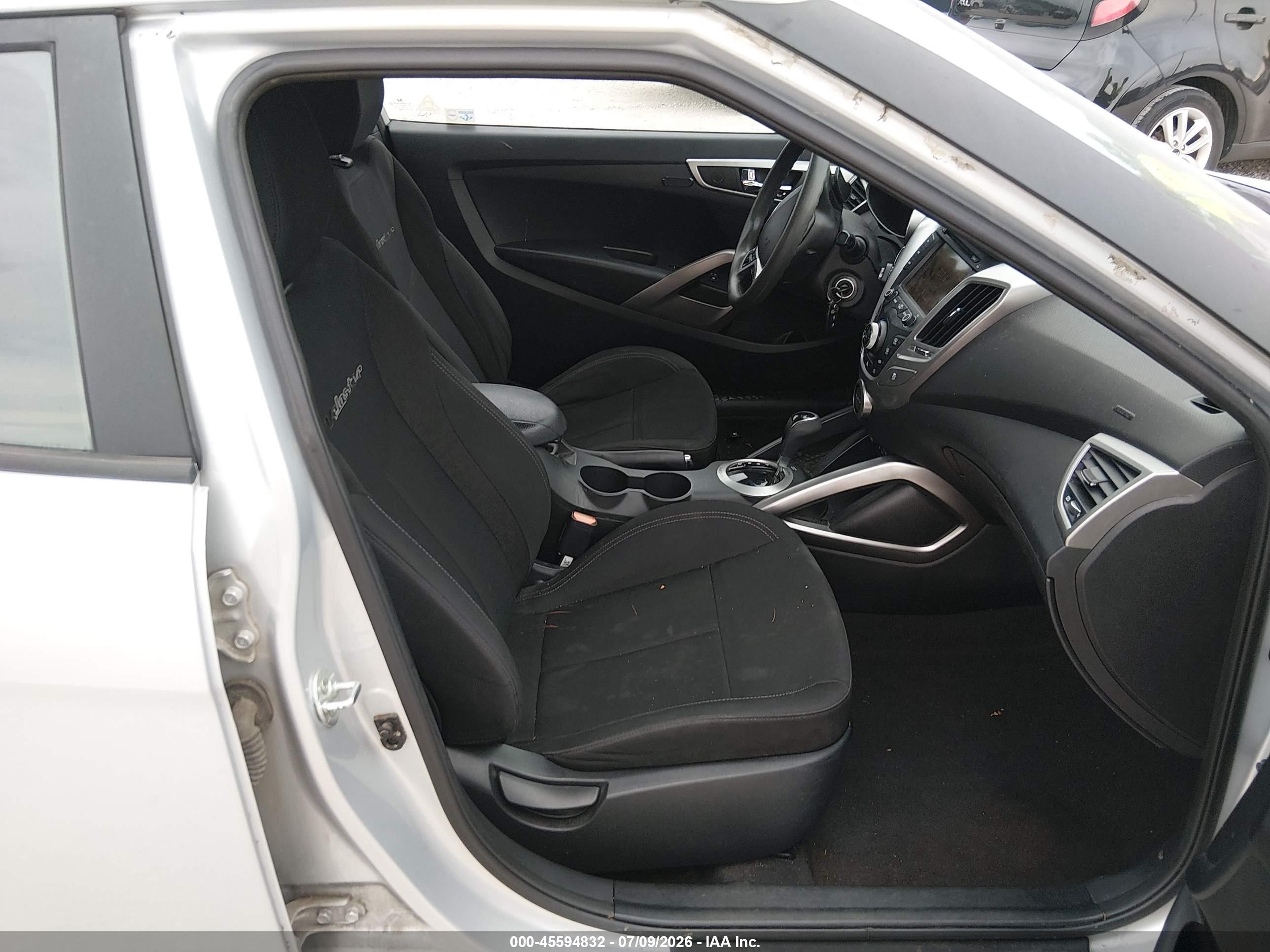 2015 Hyundai Veloster   Silver vin: KMHTC6AD4FU242957