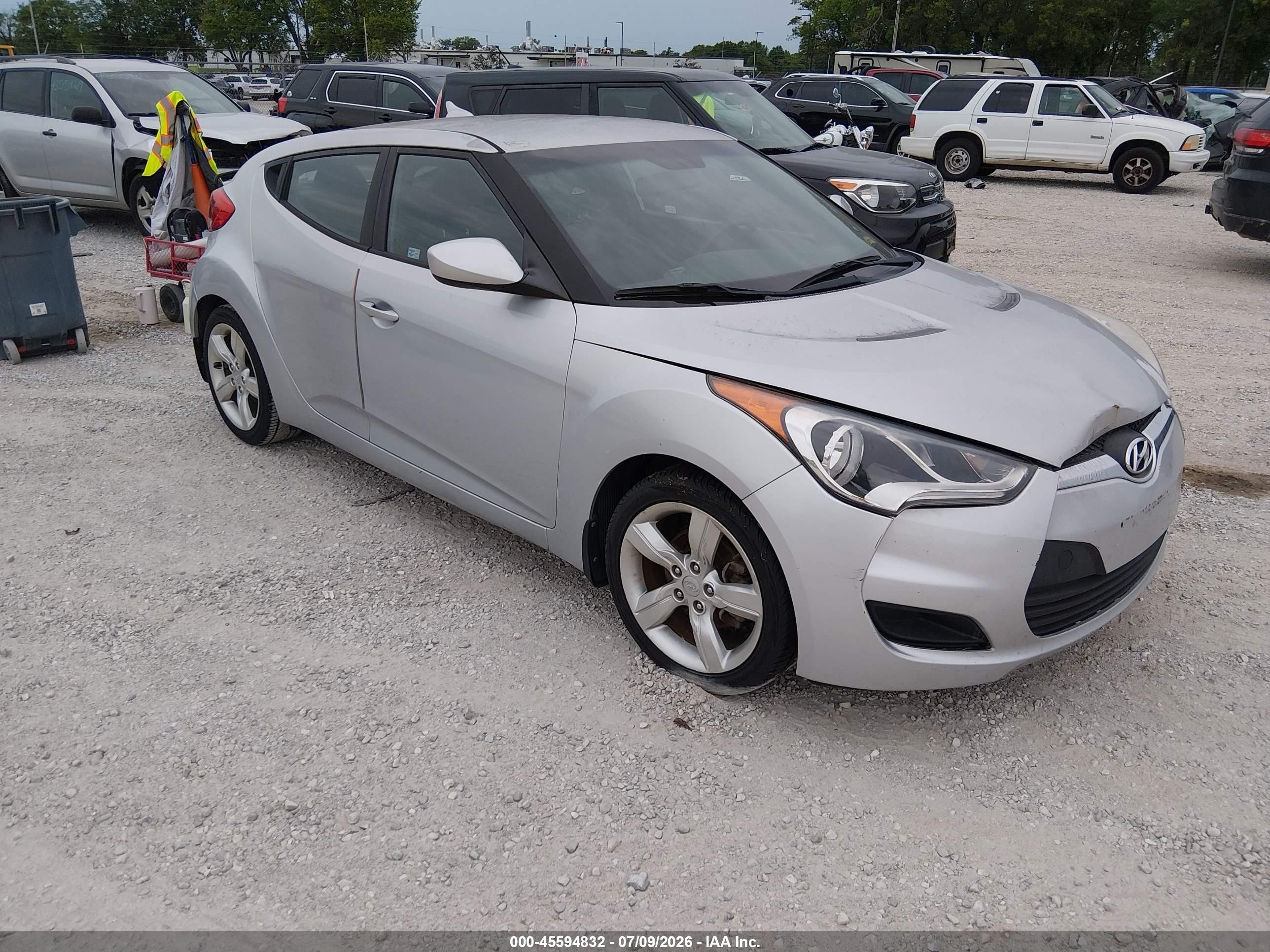 2015 Hyundai Veloster   Silver vin: KMHTC6AD4FU242957