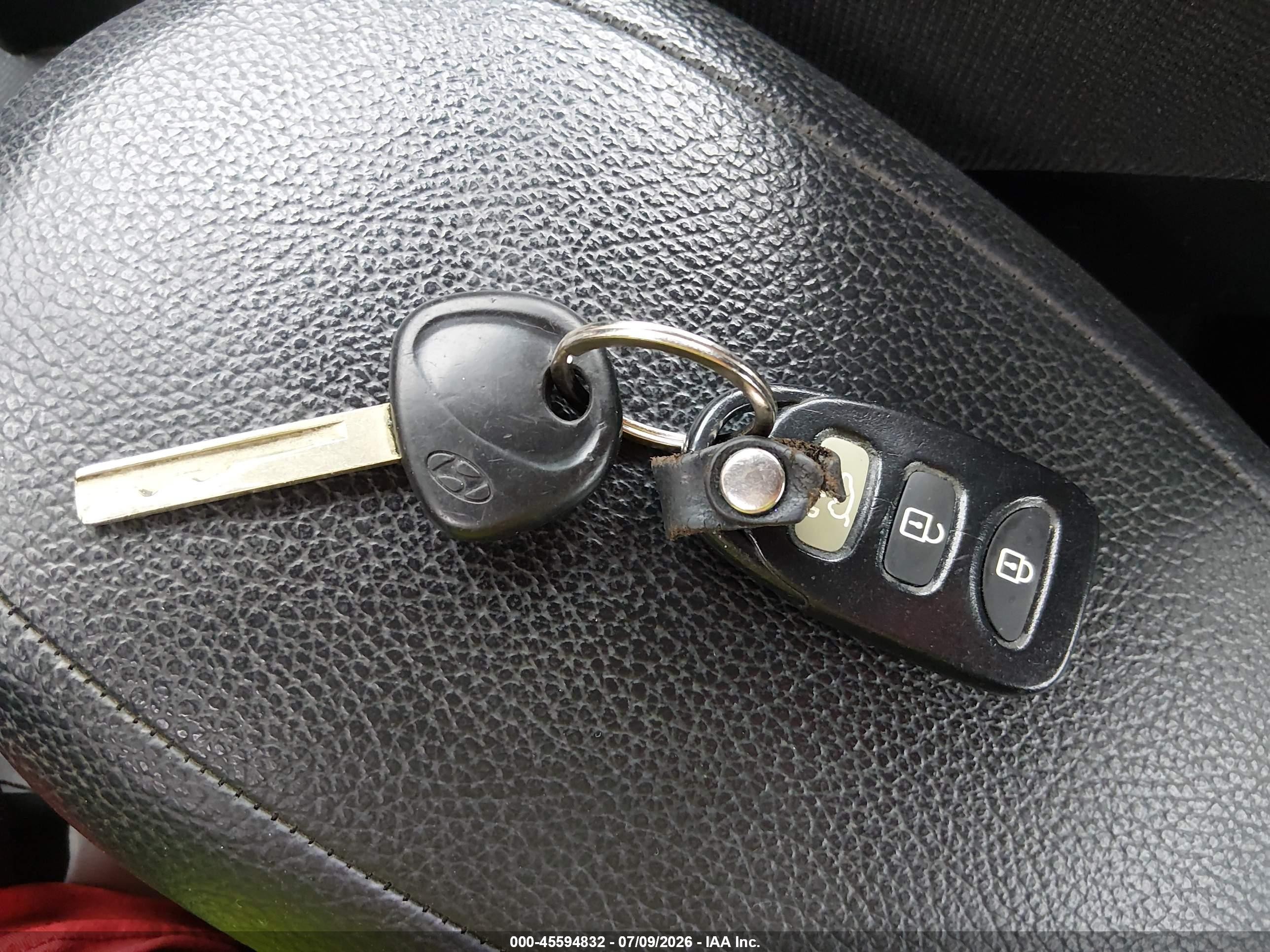 2015 Hyundai Veloster   Silver vin: KMHTC6AD4FU242957