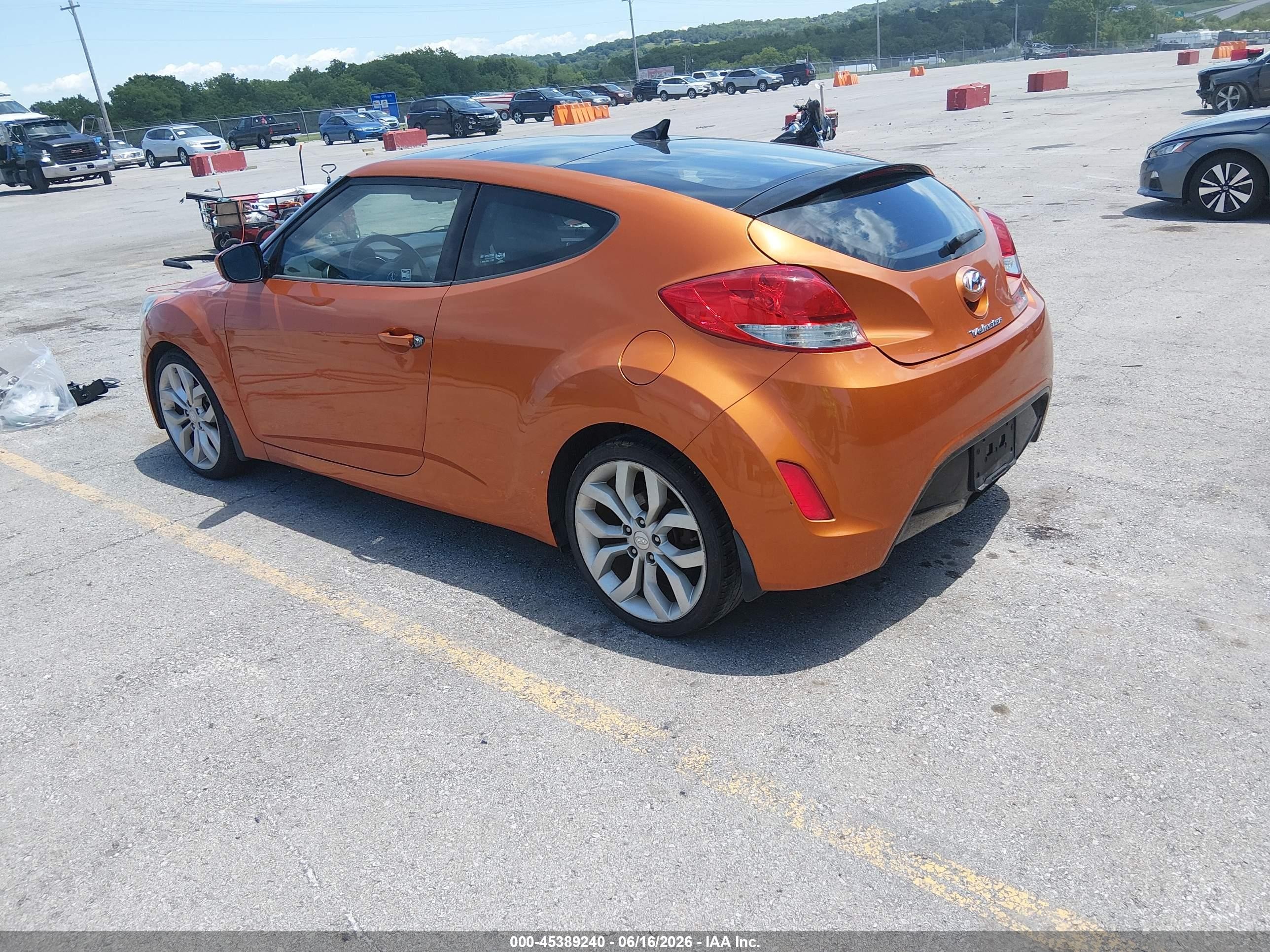 2012 Hyundai Veloster Base W/black Orange vin: KMHTC6AD5CU028331