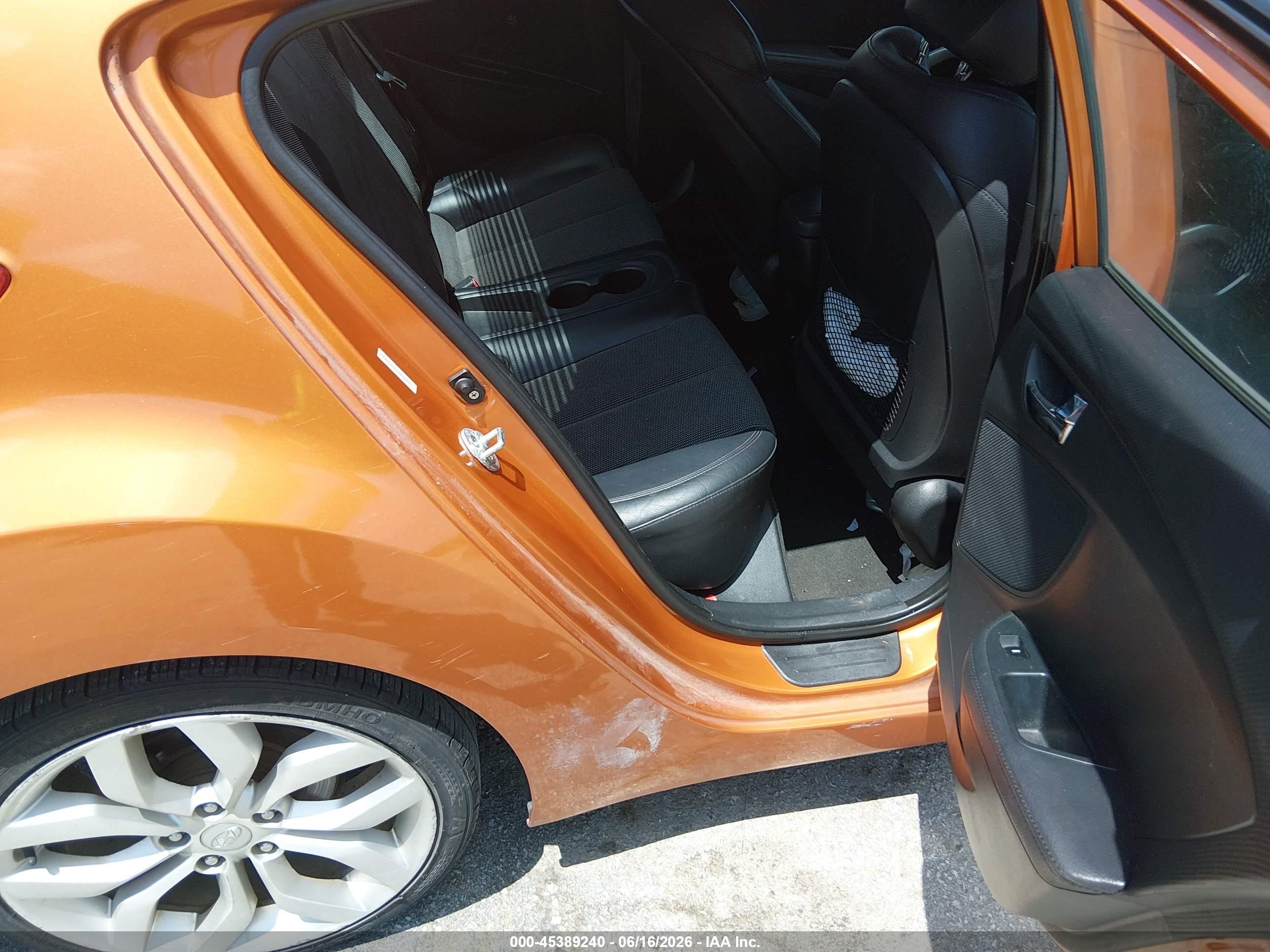 2012 Hyundai Veloster Base W/black Orange vin: KMHTC6AD5CU028331