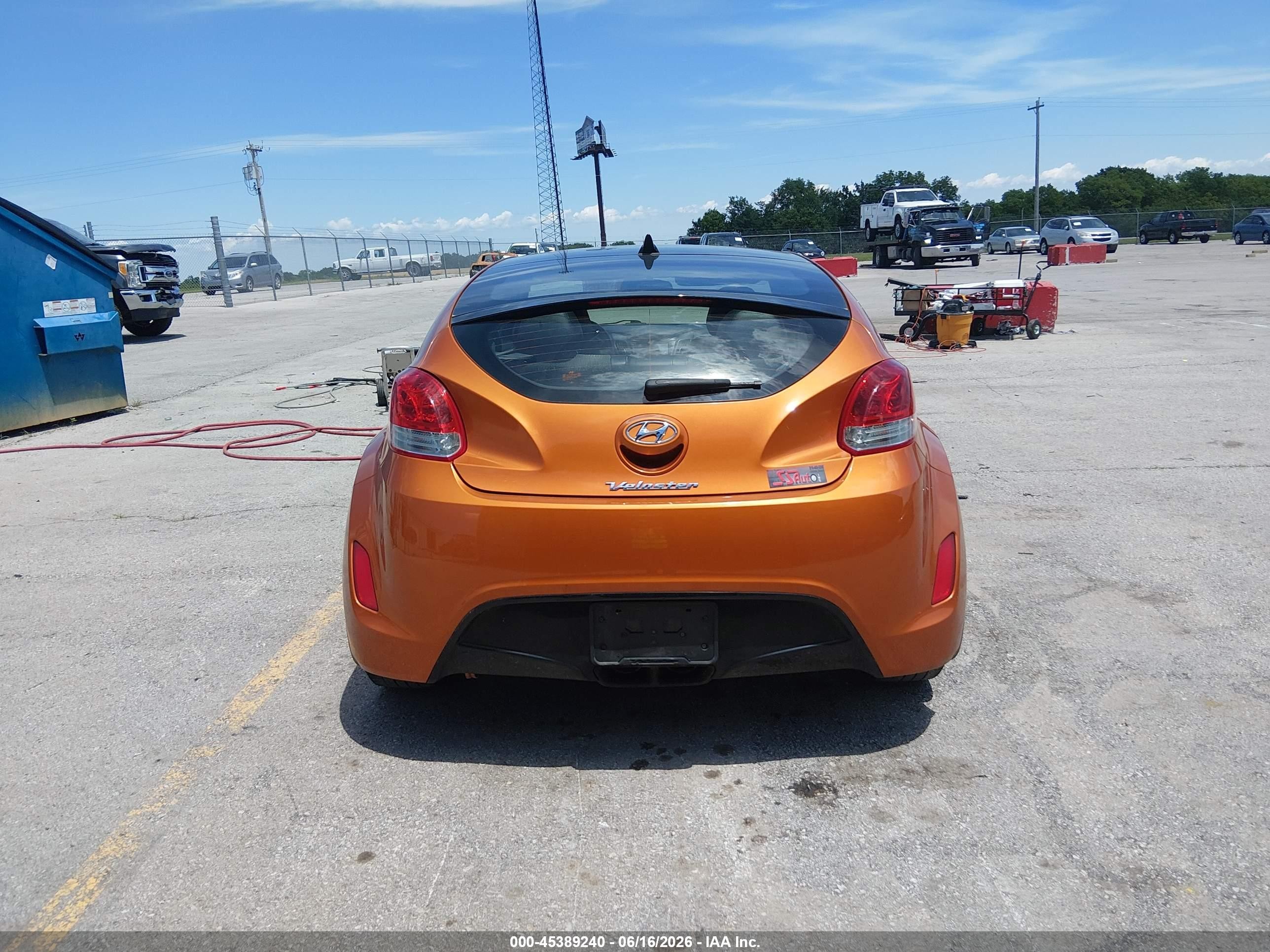 2012 Hyundai Veloster Base W/black Orange vin: KMHTC6AD5CU028331
