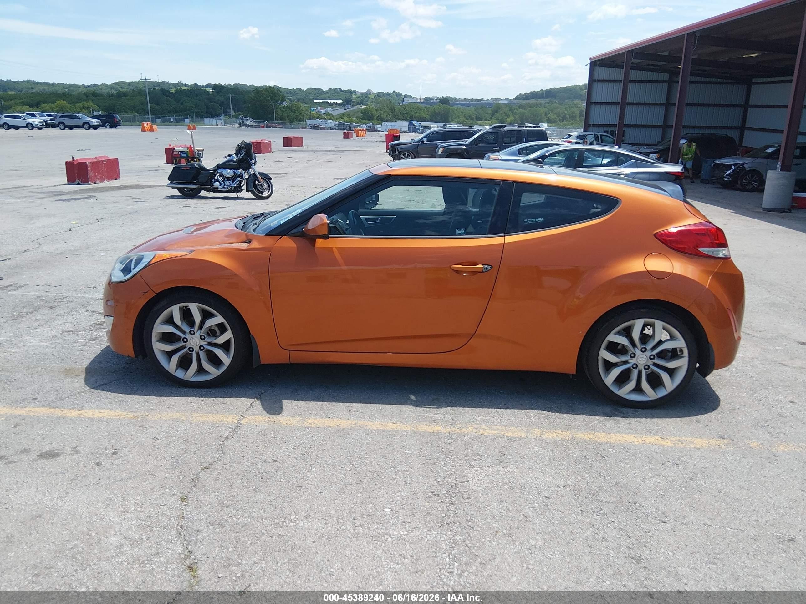 2012 Hyundai Veloster Base W/black Orange vin: KMHTC6AD5CU028331