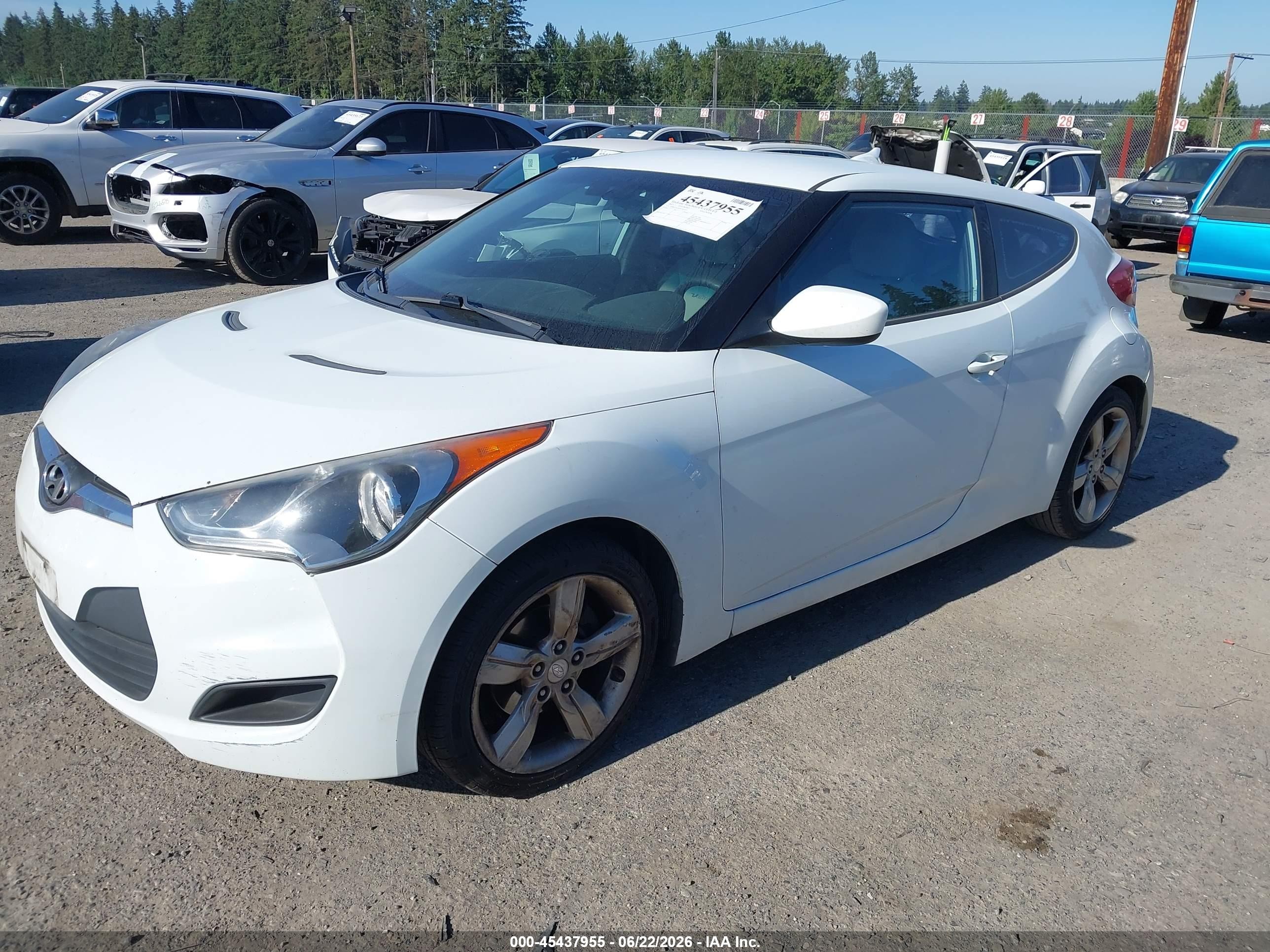 2012 Hyundai Veloster Base W/gray White vin: KMHTC6AD5CU029737