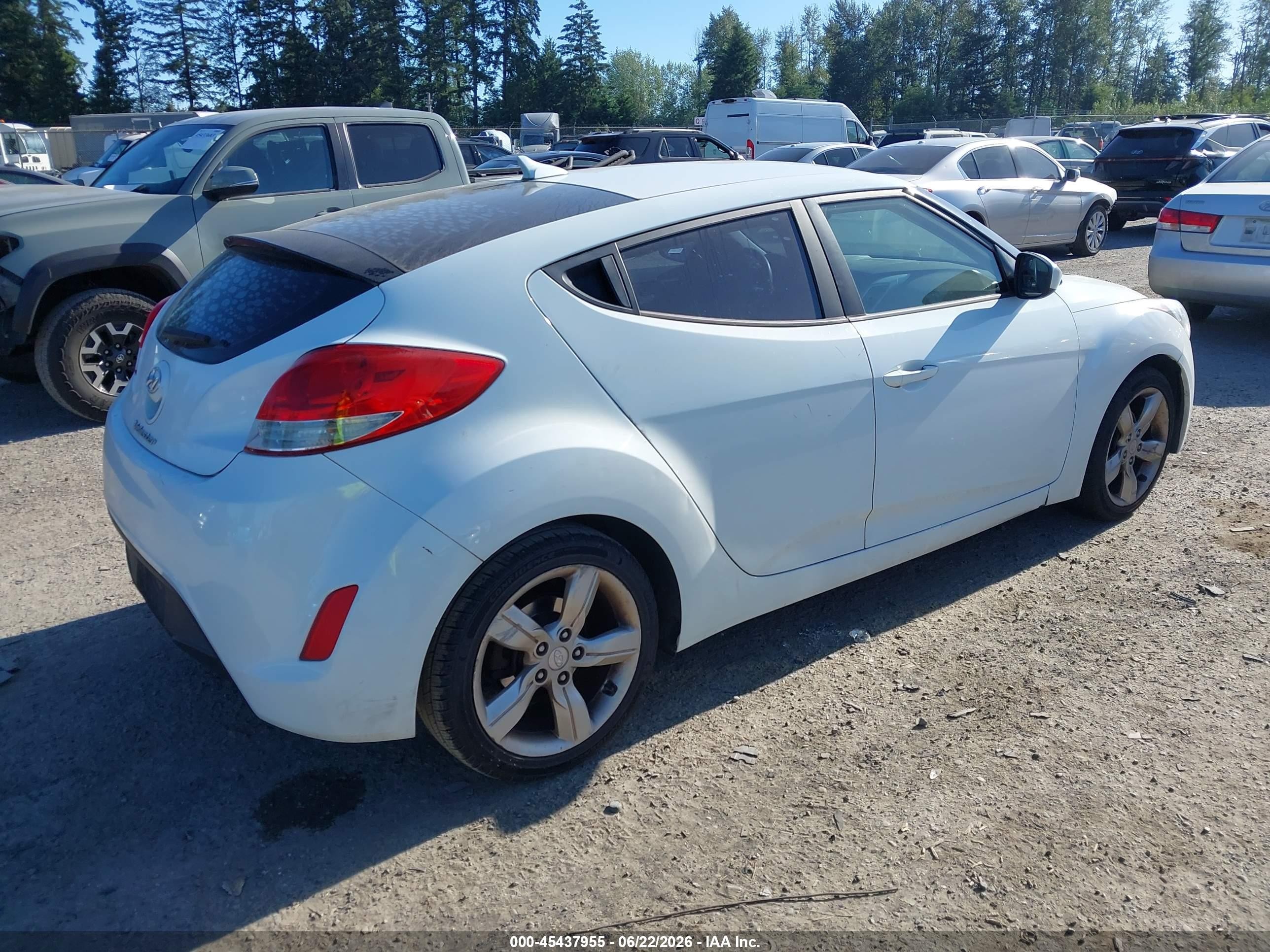 2012 Hyundai Veloster Base W/gray White vin: KMHTC6AD5CU029737