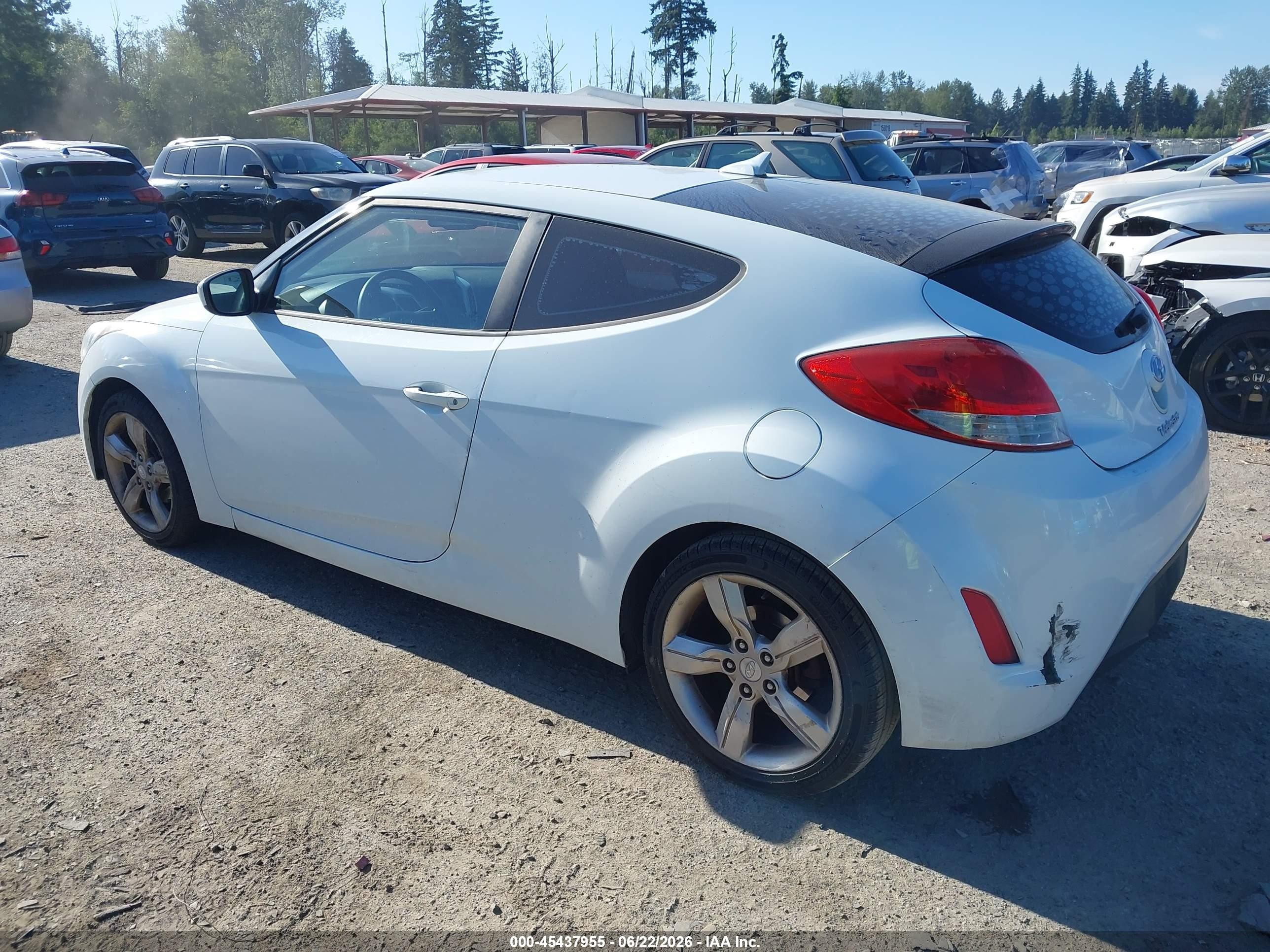 2012 Hyundai Veloster Base W/gray White vin: KMHTC6AD5CU029737