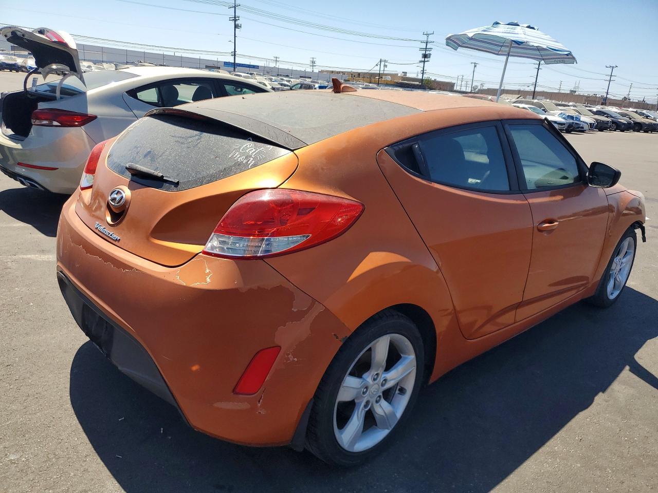 2012 Hyundai Veloster Base Orange vin: KMHTC6AD5CU029947