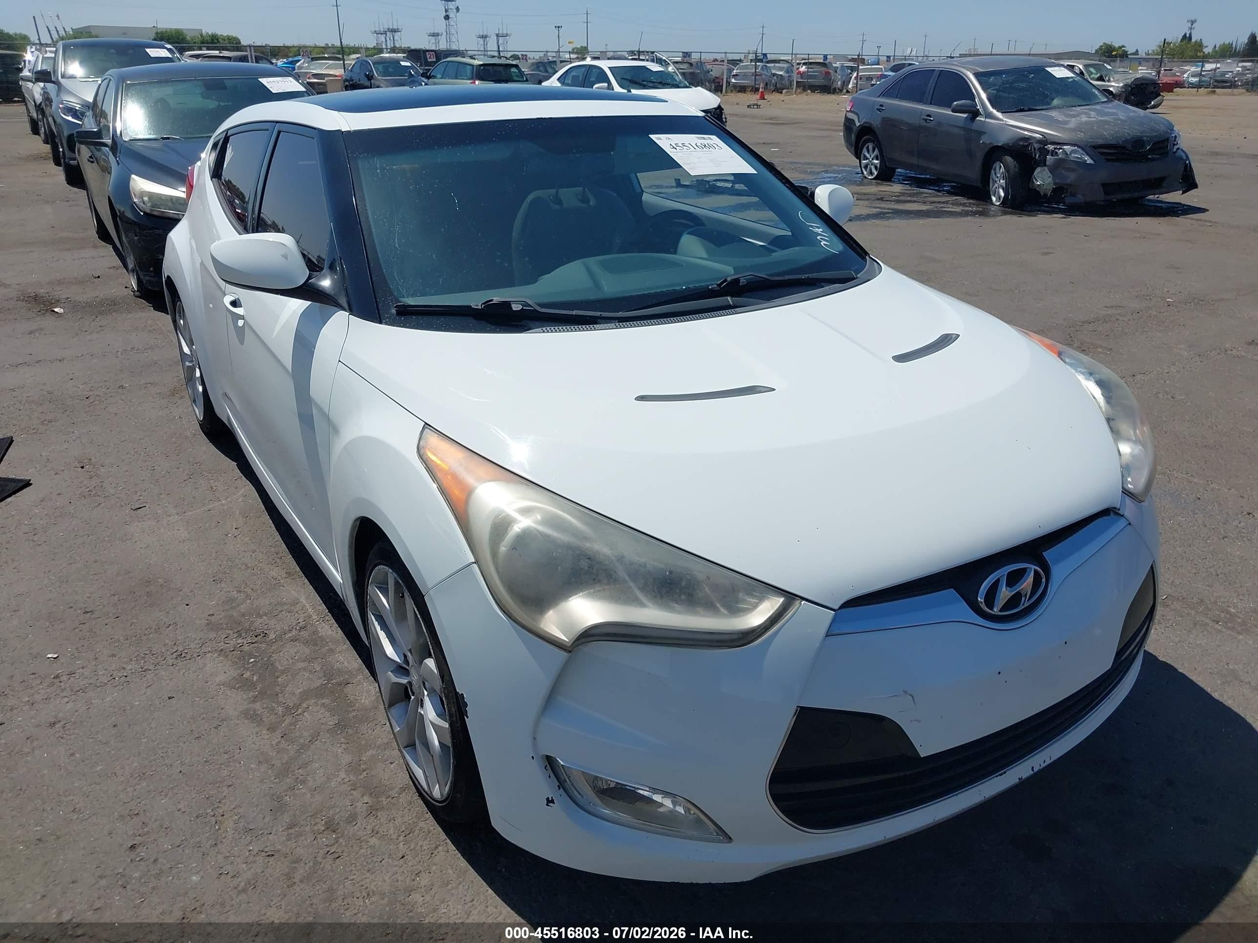 2012 Hyundai Veloster Base W/gray White vin: KMHTC6AD5CU047137