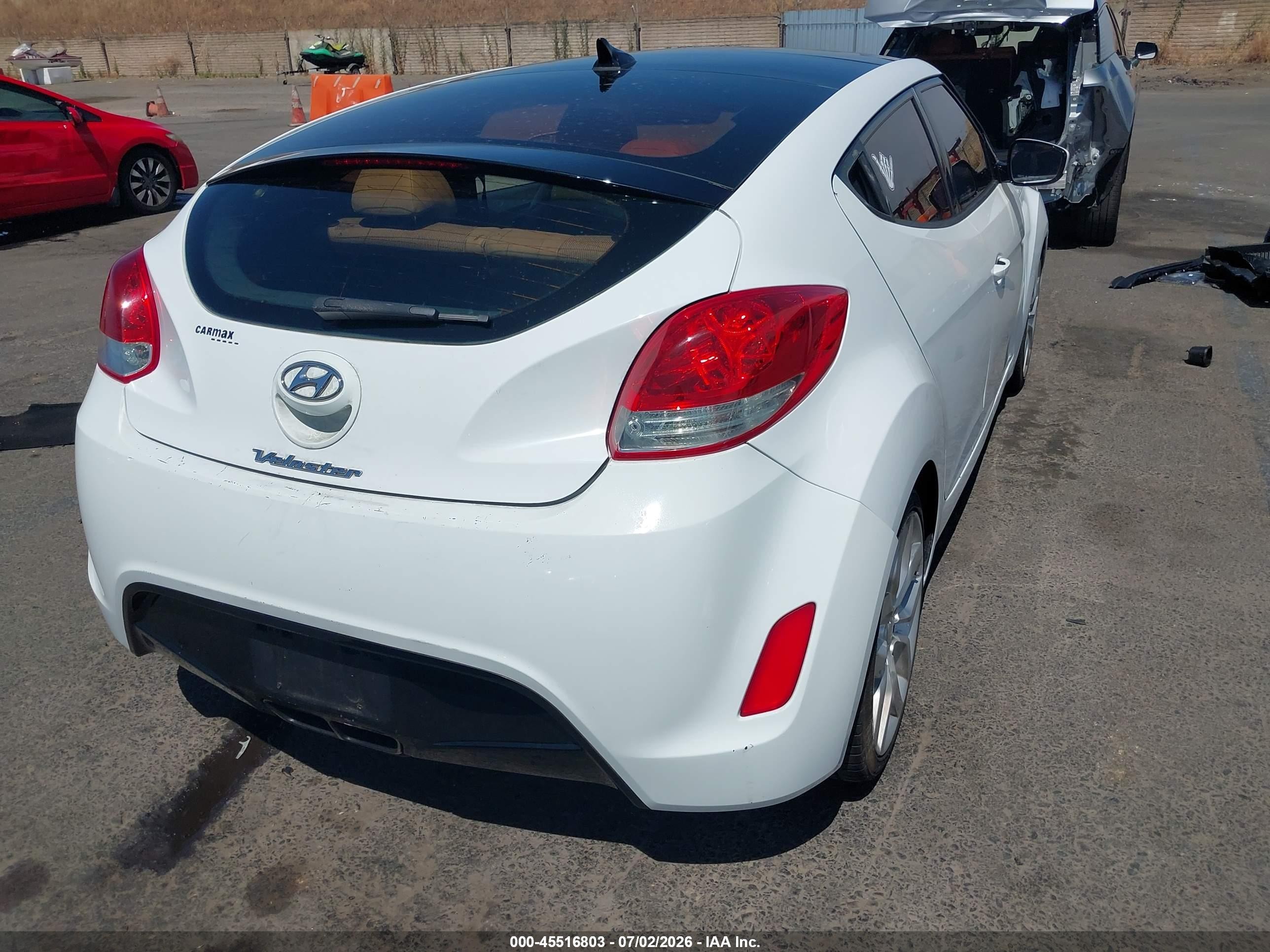 2012 Hyundai Veloster Base W/gray White vin: KMHTC6AD5CU047137