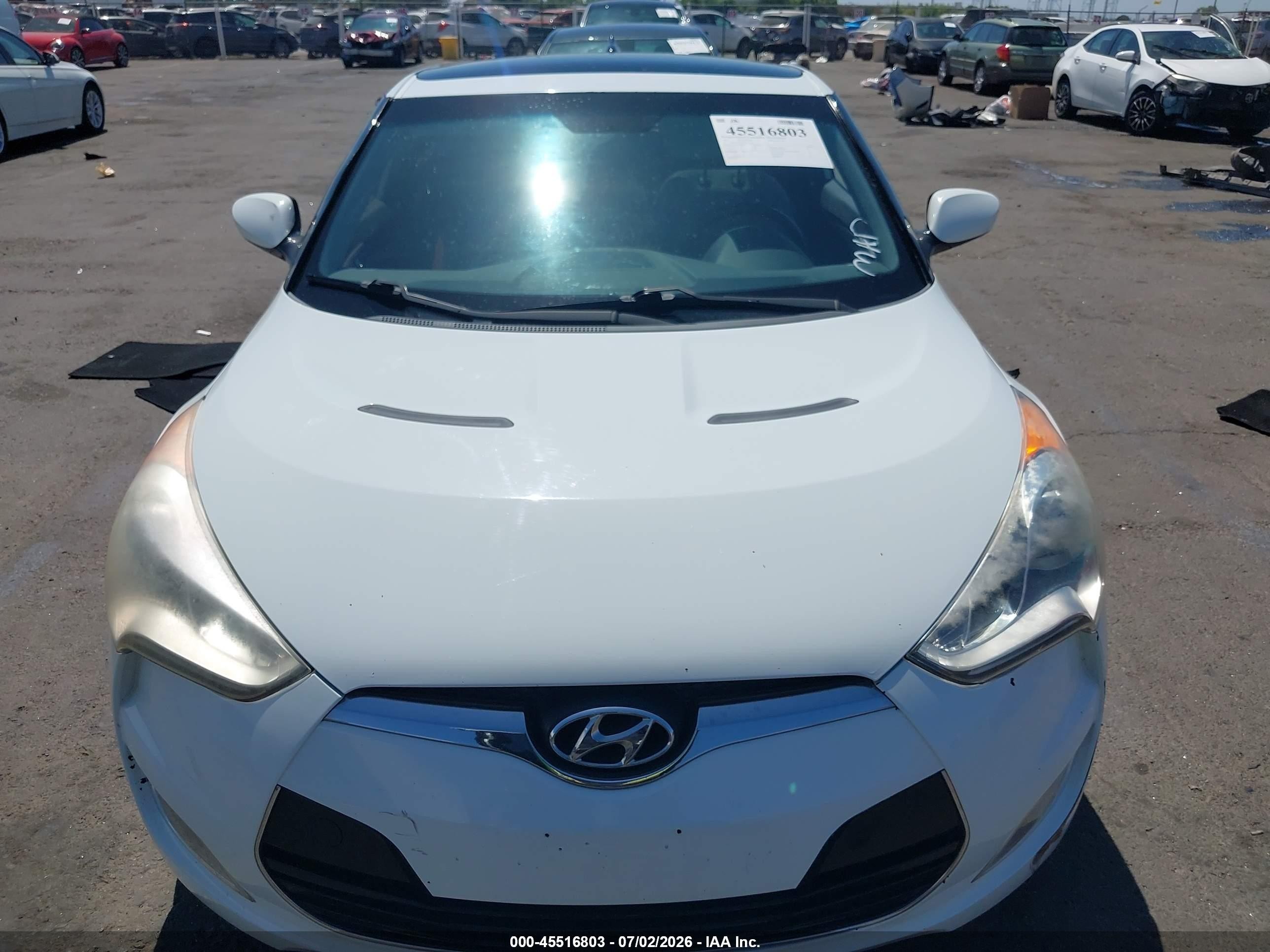 2012 Hyundai Veloster Base W/gray White vin: KMHTC6AD5CU047137