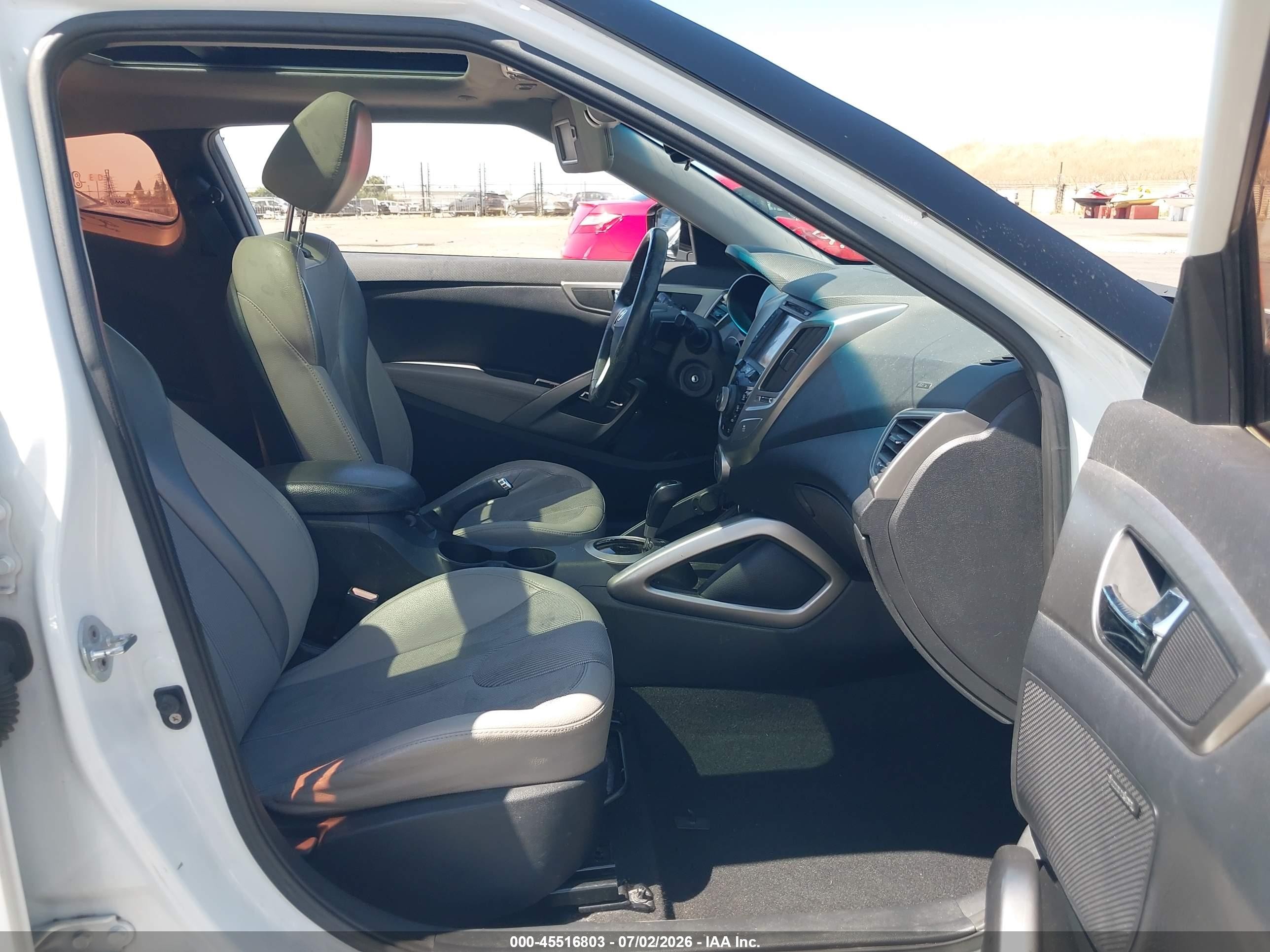 2012 Hyundai Veloster Base W/gray White vin: KMHTC6AD5CU047137