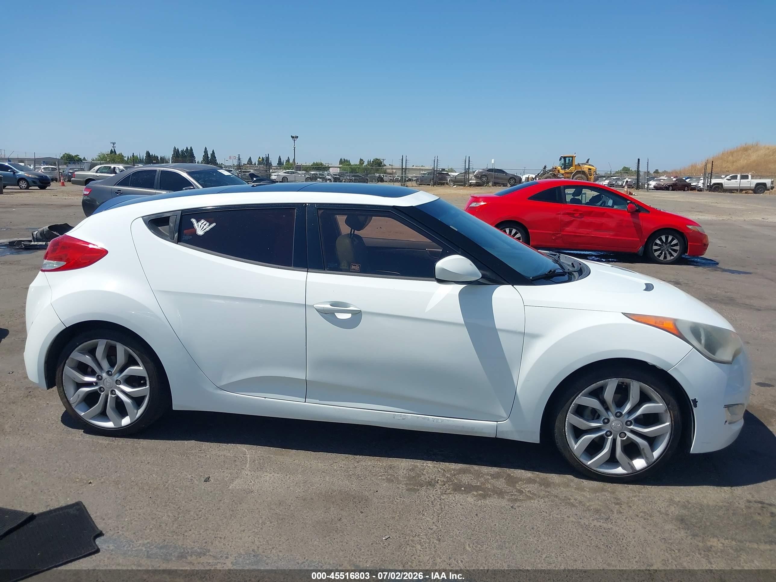 2012 Hyundai Veloster Base W/gray White vin: KMHTC6AD5CU047137