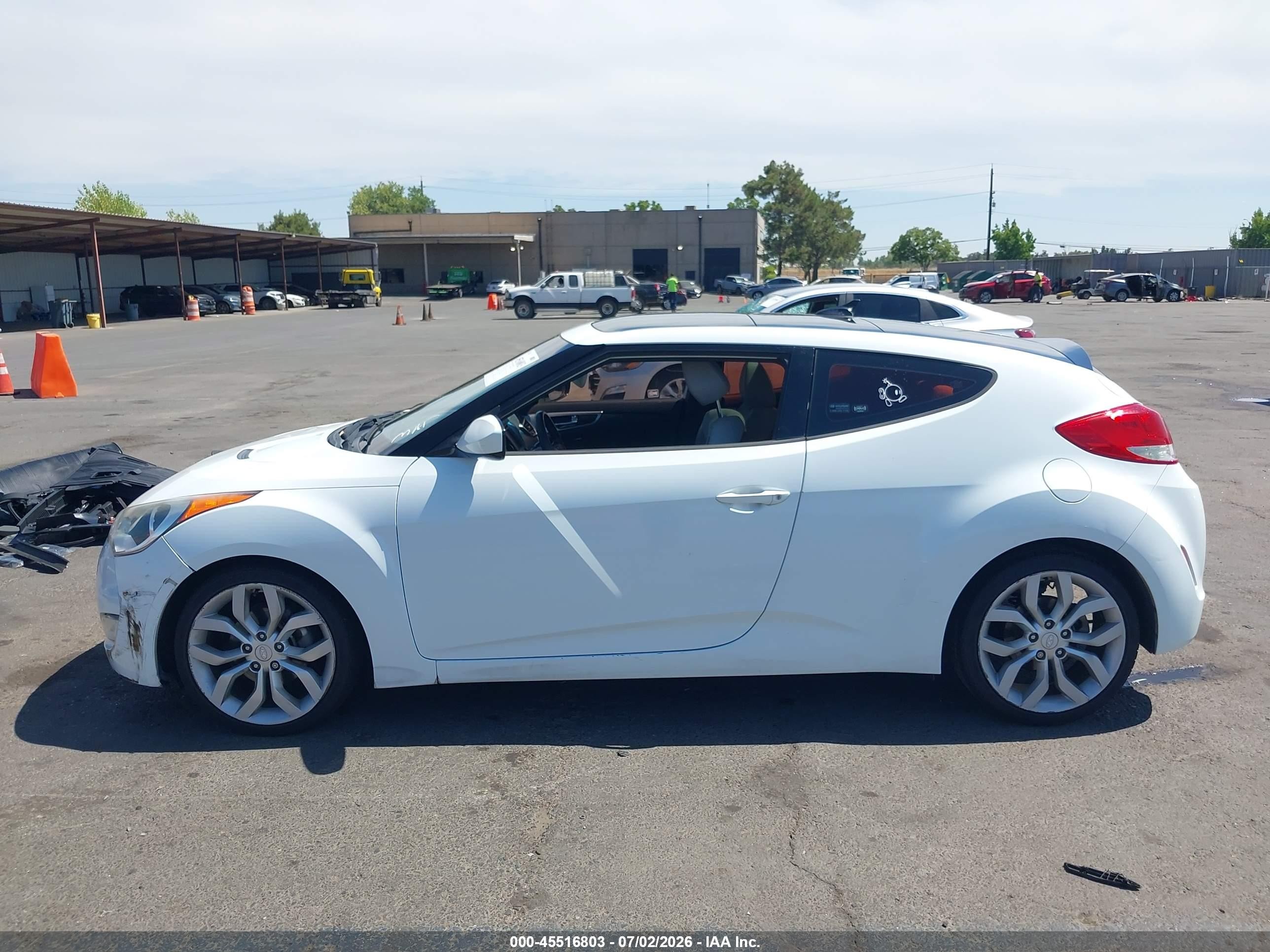 2012 Hyundai Veloster Base W/gray White vin: KMHTC6AD5CU047137