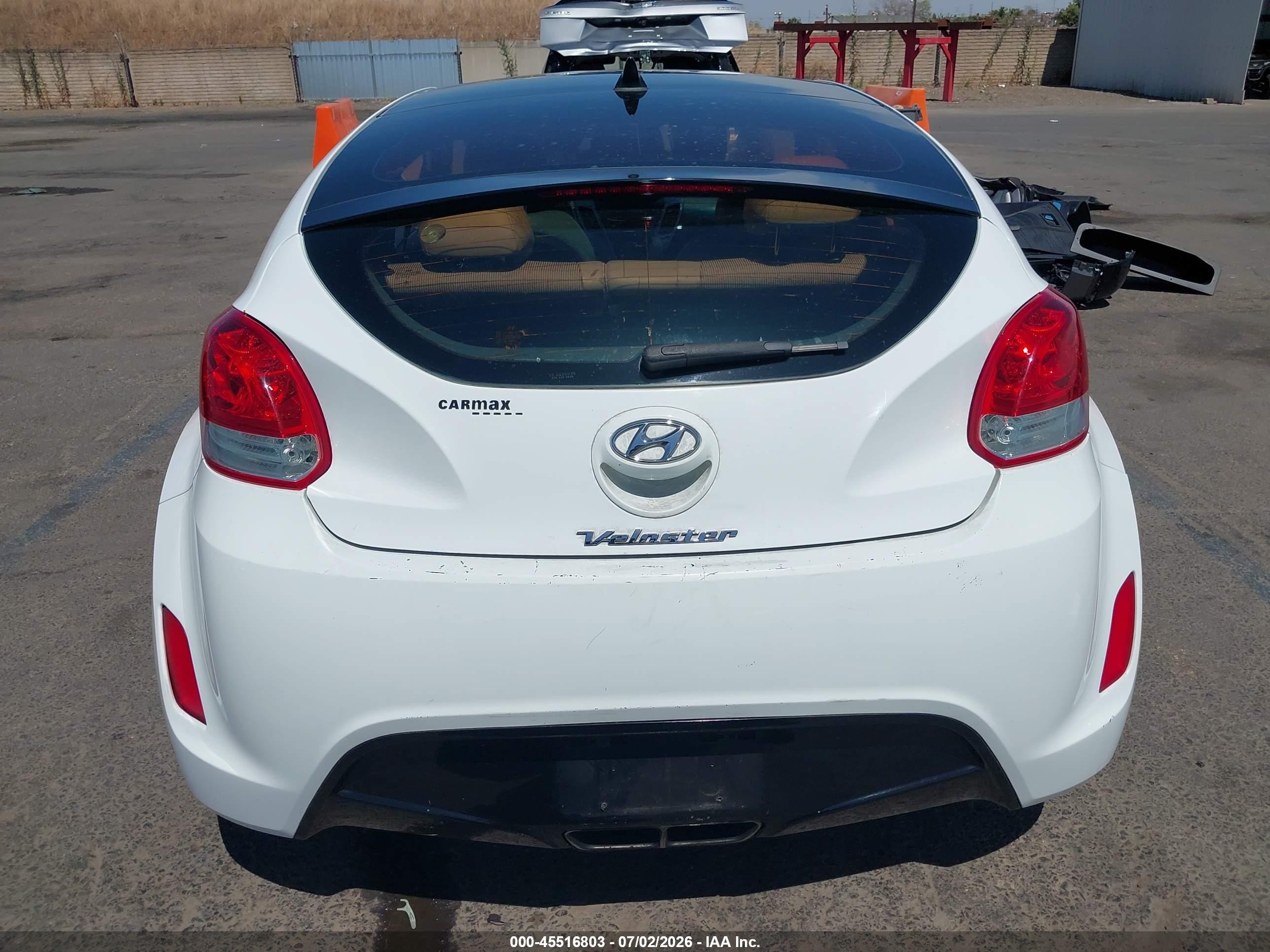 2012 Hyundai Veloster Base W/gray White vin: KMHTC6AD5CU047137