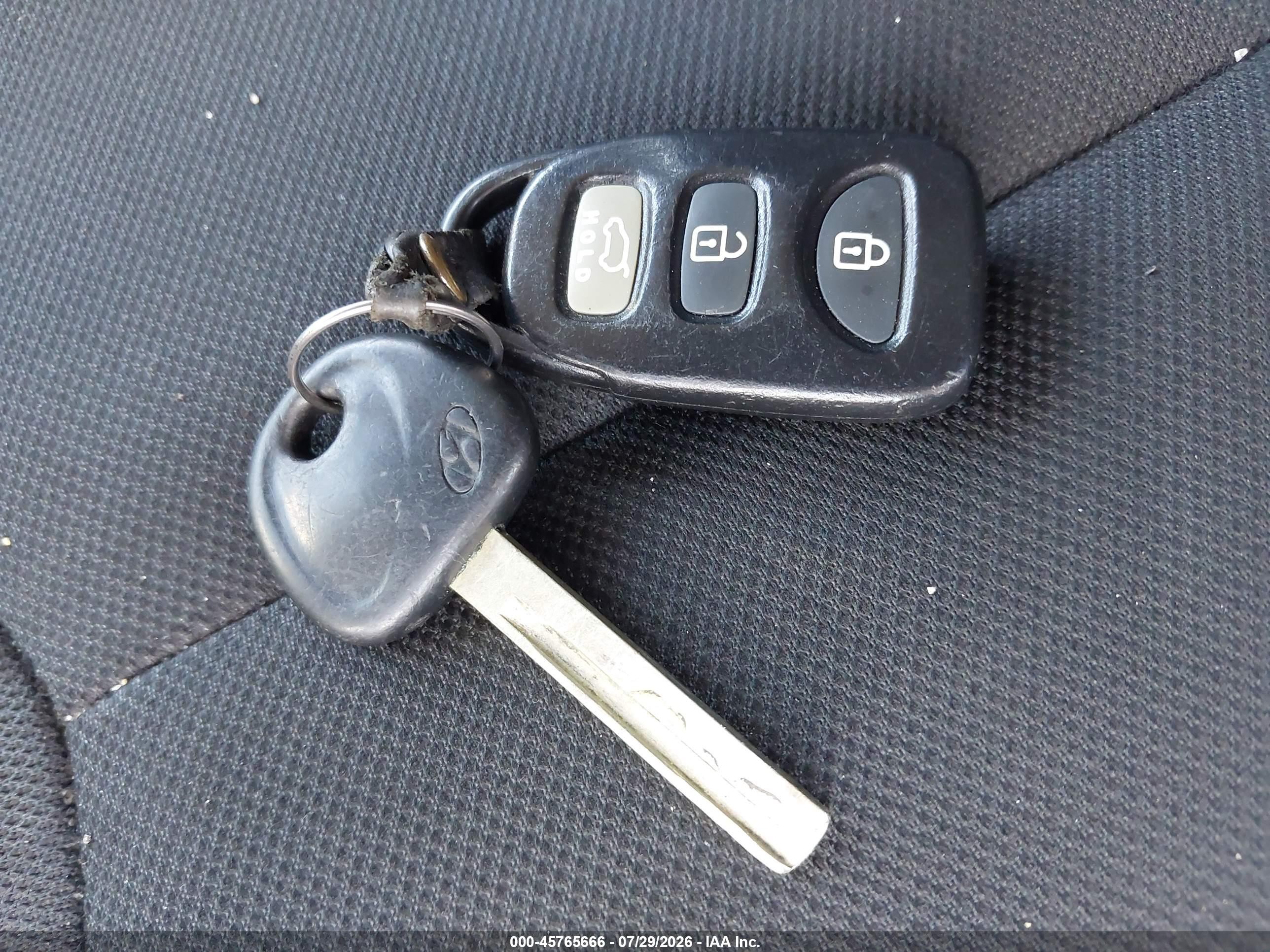 2012 Hyundai Veloster Base W/black Silver vin: KMHTC6AD5CU065542