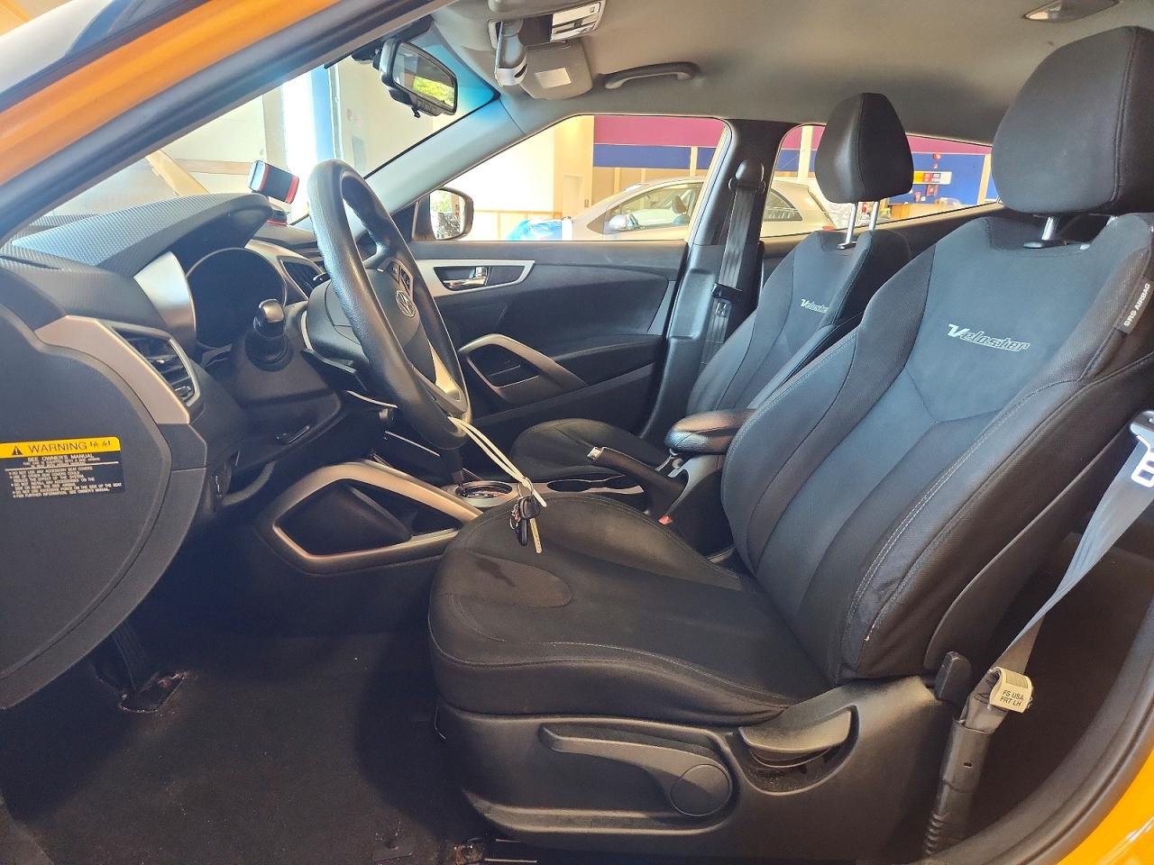 2012 Hyundai Veloster Base Желтый vin: KMHTC6AD5CU071387