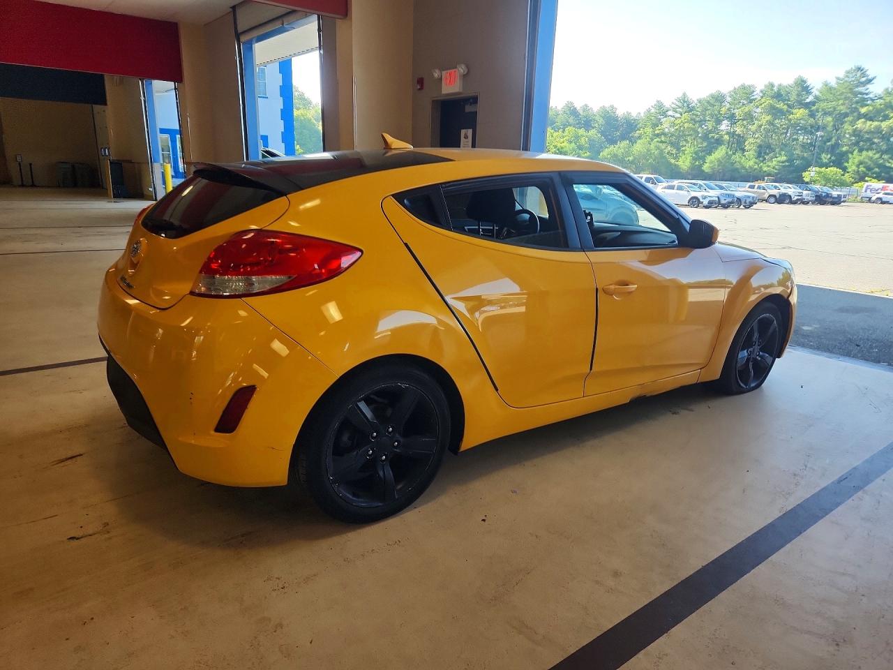 2012 Hyundai Veloster Base Желтый vin: KMHTC6AD5CU071387