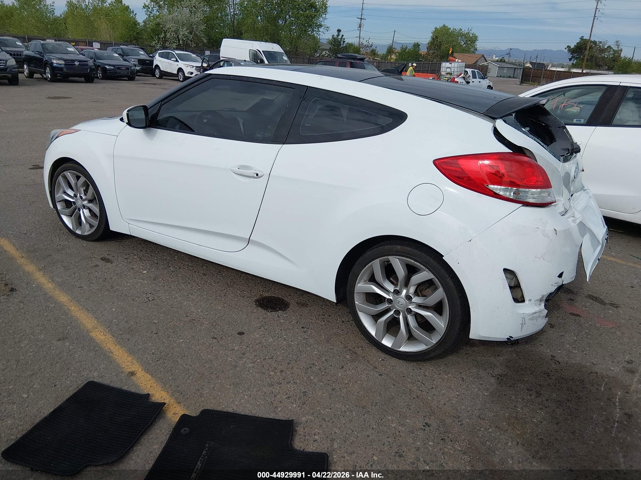2012 Hyundai Veloster Base W/red/black White vin: KMHTC6AD5CU071731