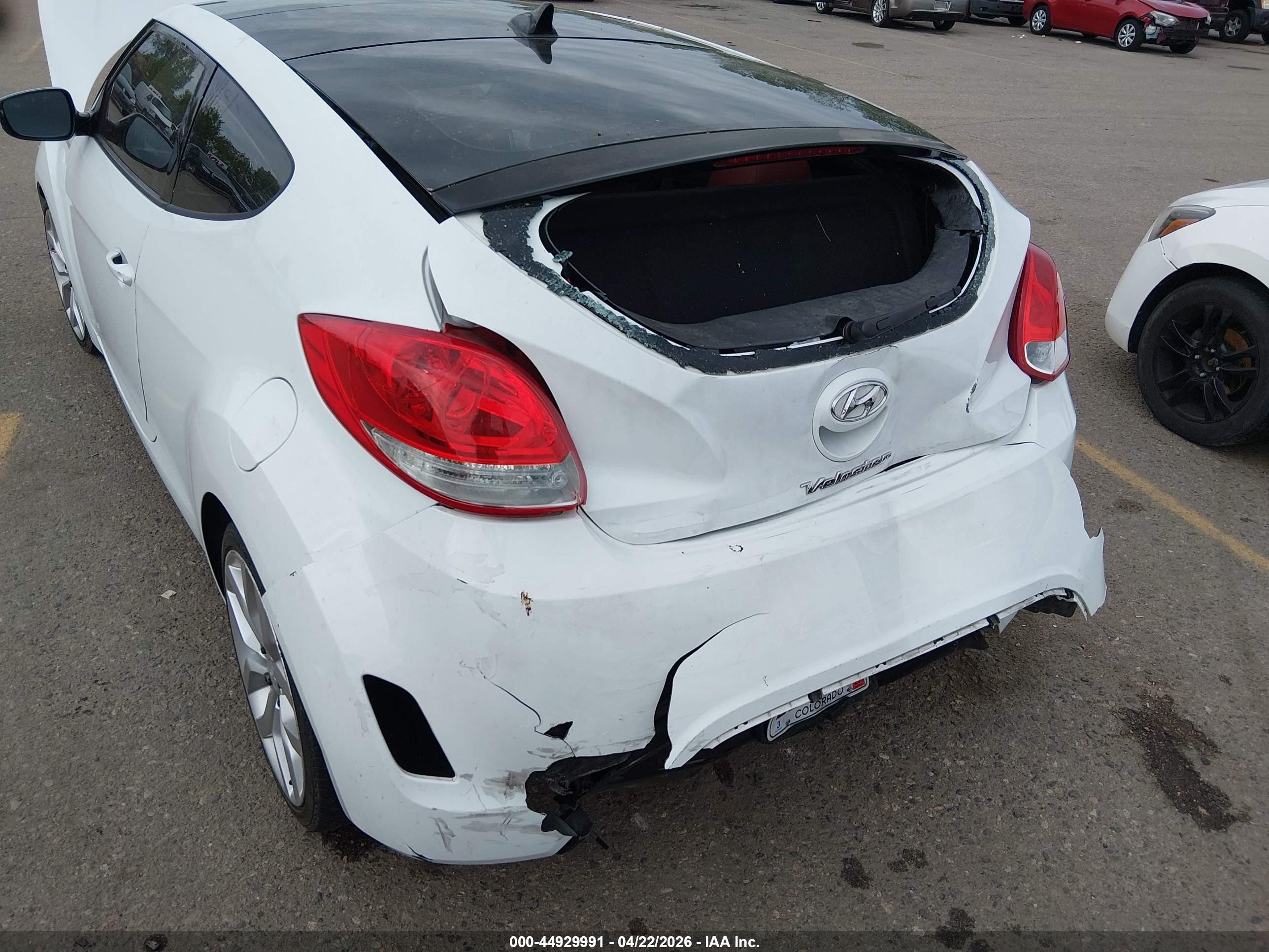 2012 Hyundai Veloster Base W/red/black White vin: KMHTC6AD5CU071731