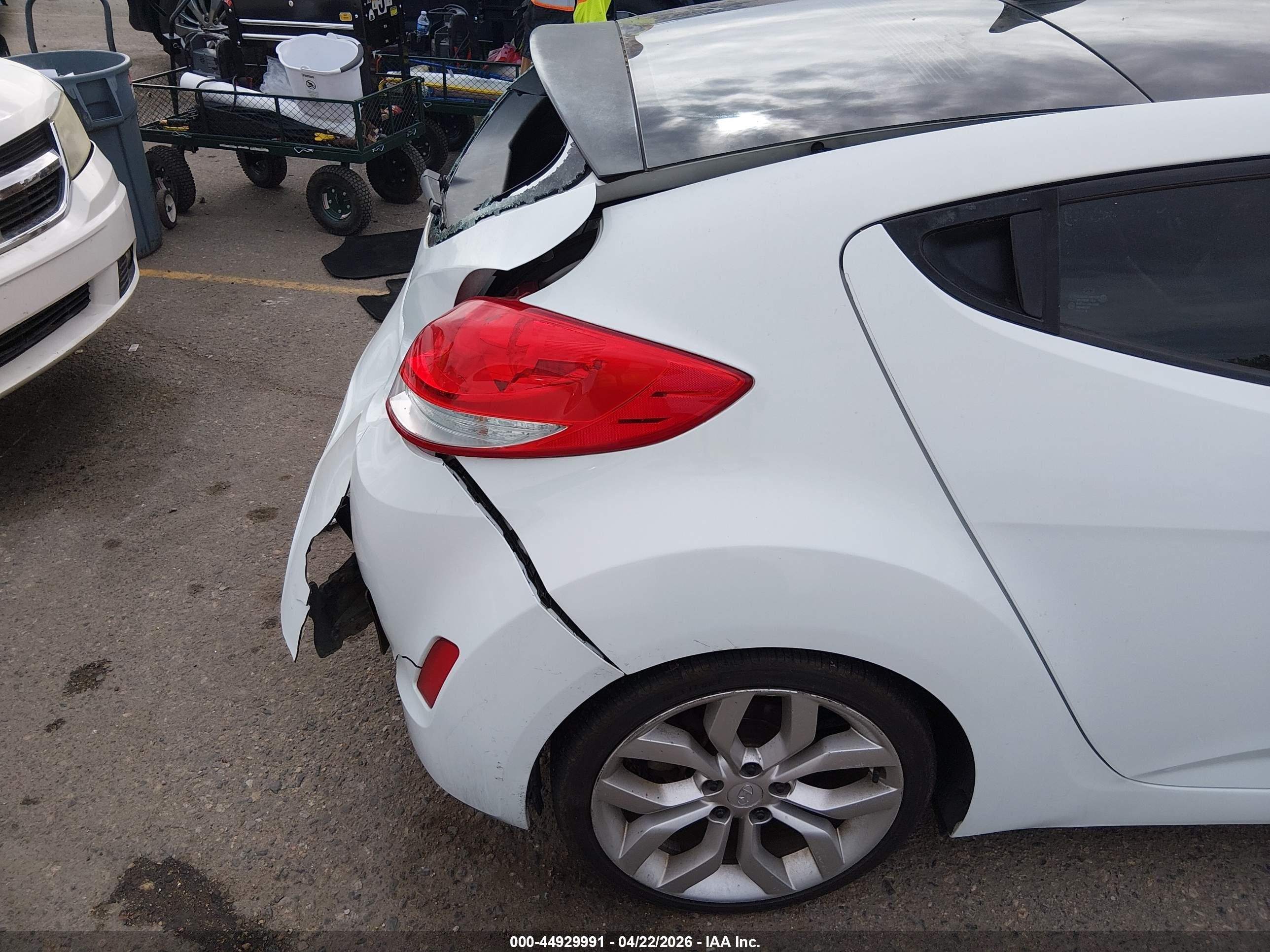 2012 Hyundai Veloster Base W/red/black White vin: KMHTC6AD5CU071731