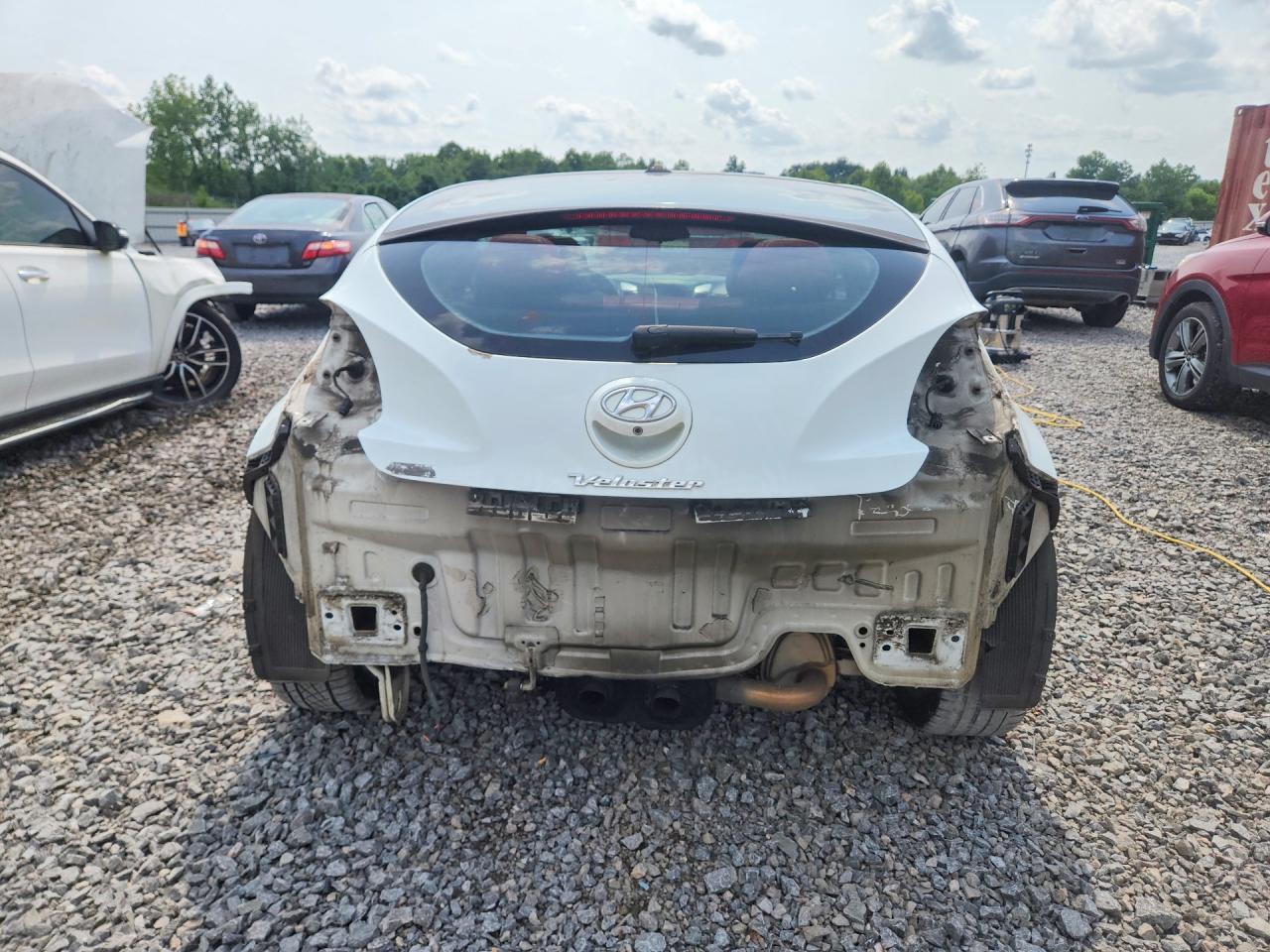 2012 Hyundai Veloster Base White vin: KMHTC6AD5CU082633